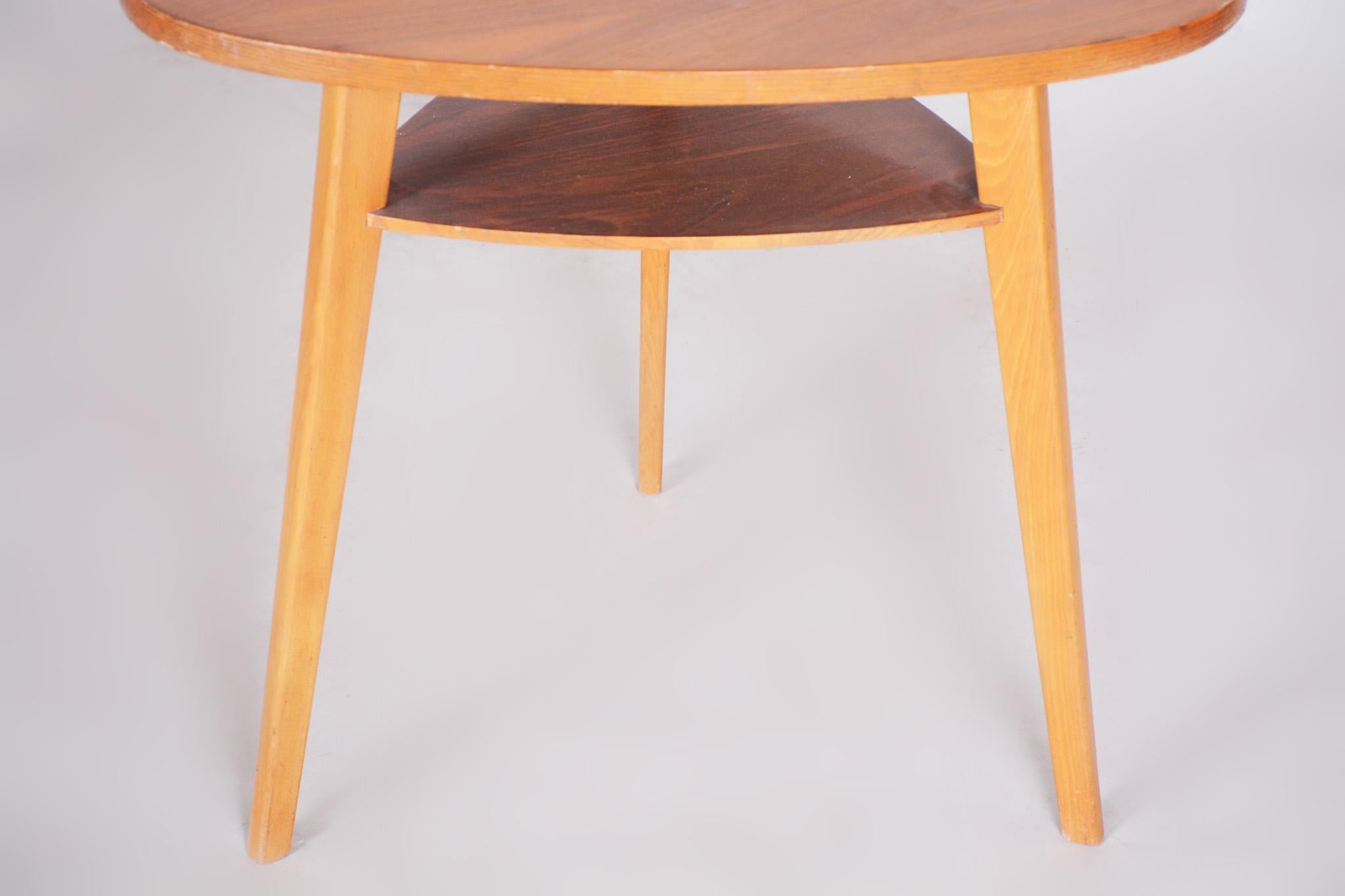Mid Century Table, Made in Czechia, 1950s, Original Condition, Beech & Oak For Sale 3