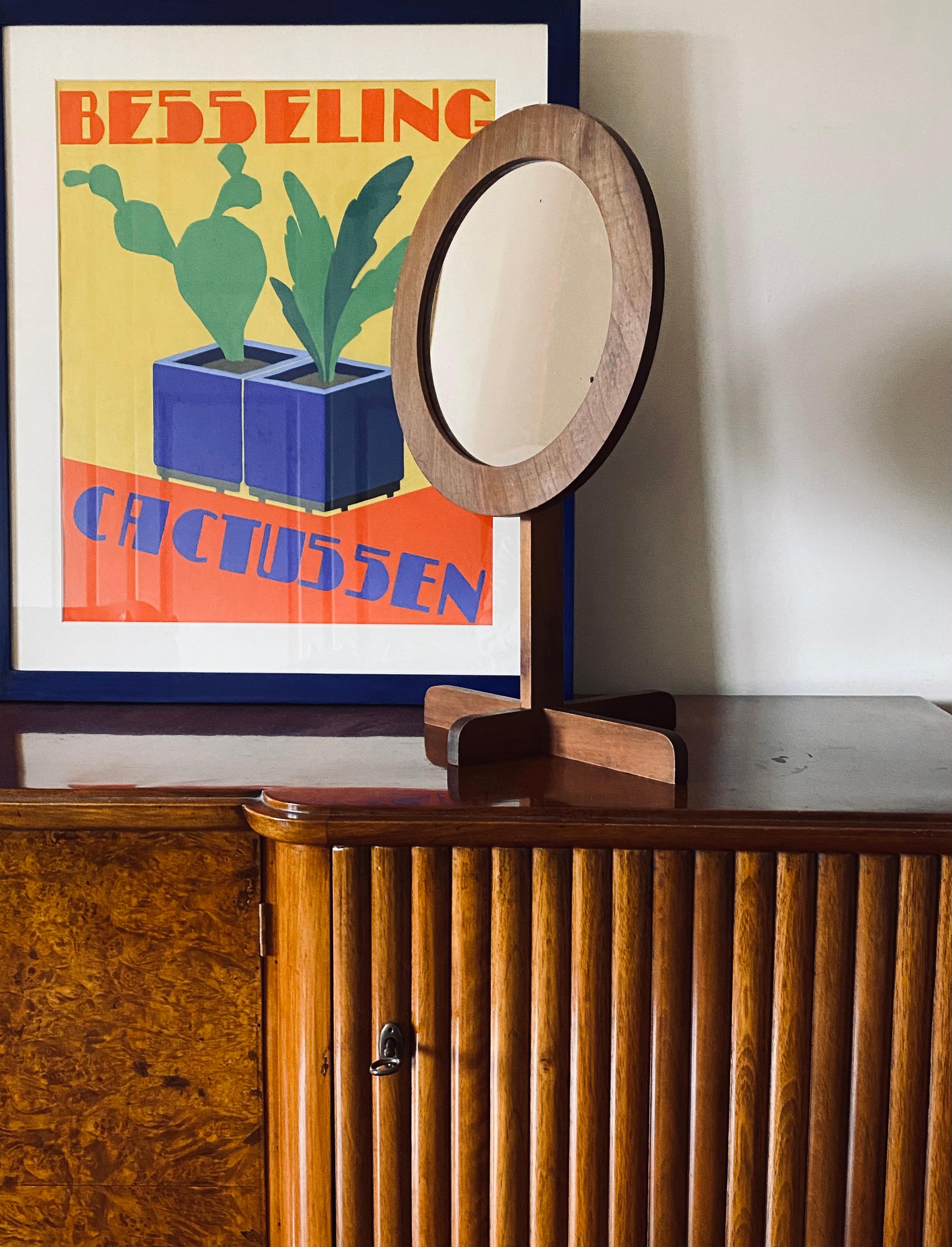 Mid-century table mirror / vanity

France 1960s

wood

H 52 x 32 x 27 cm

Conditions: very good consistent with age and use