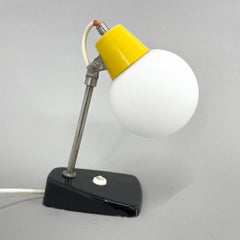 Tisch- oder Nachttischlampe aus der Mitte des Jahrhunderts  Keramiksockel von Ditmar Urbach, 1960er-Jahre