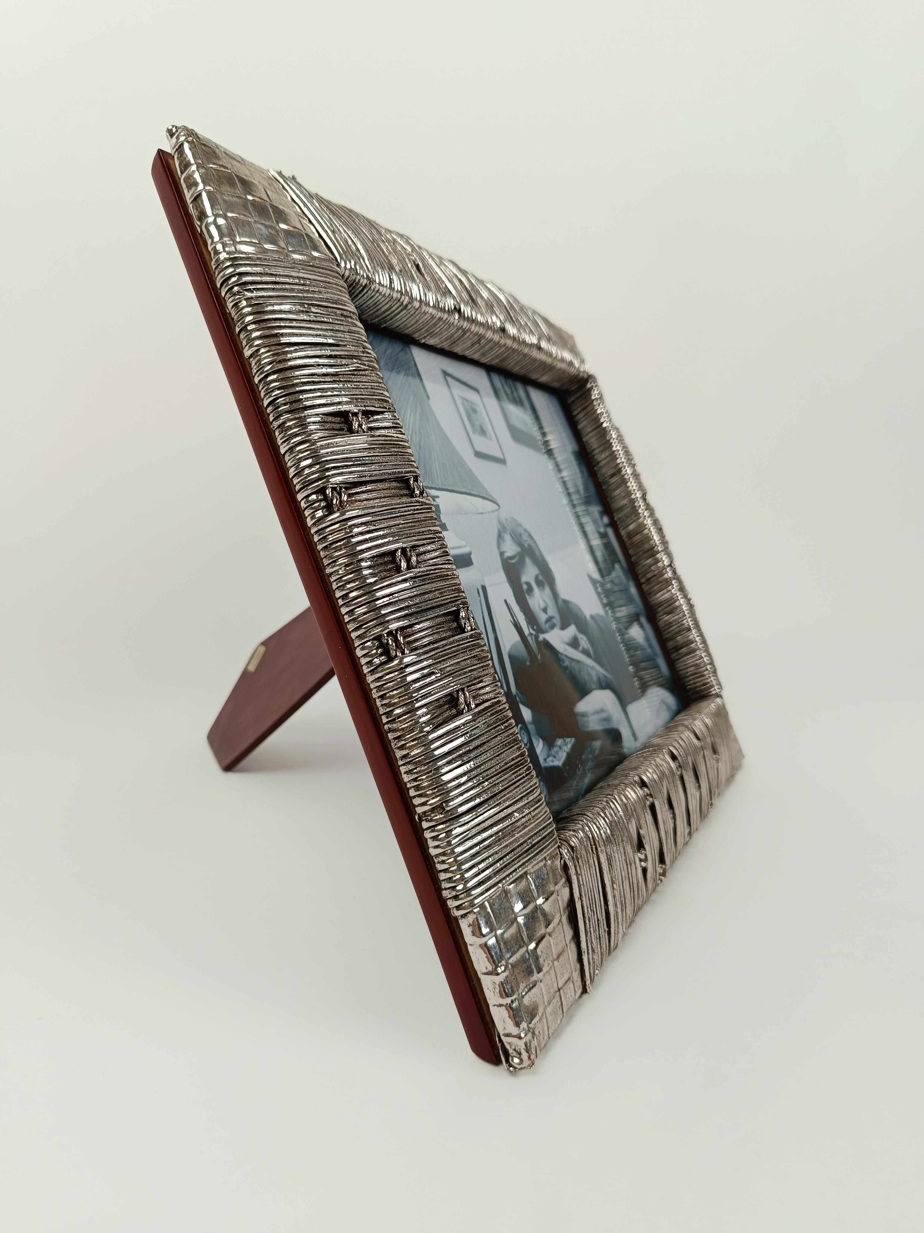 Midcentury Table Picture Frame Made in Silver Plated Woven Wicker, Italy 1970s For Sale 5