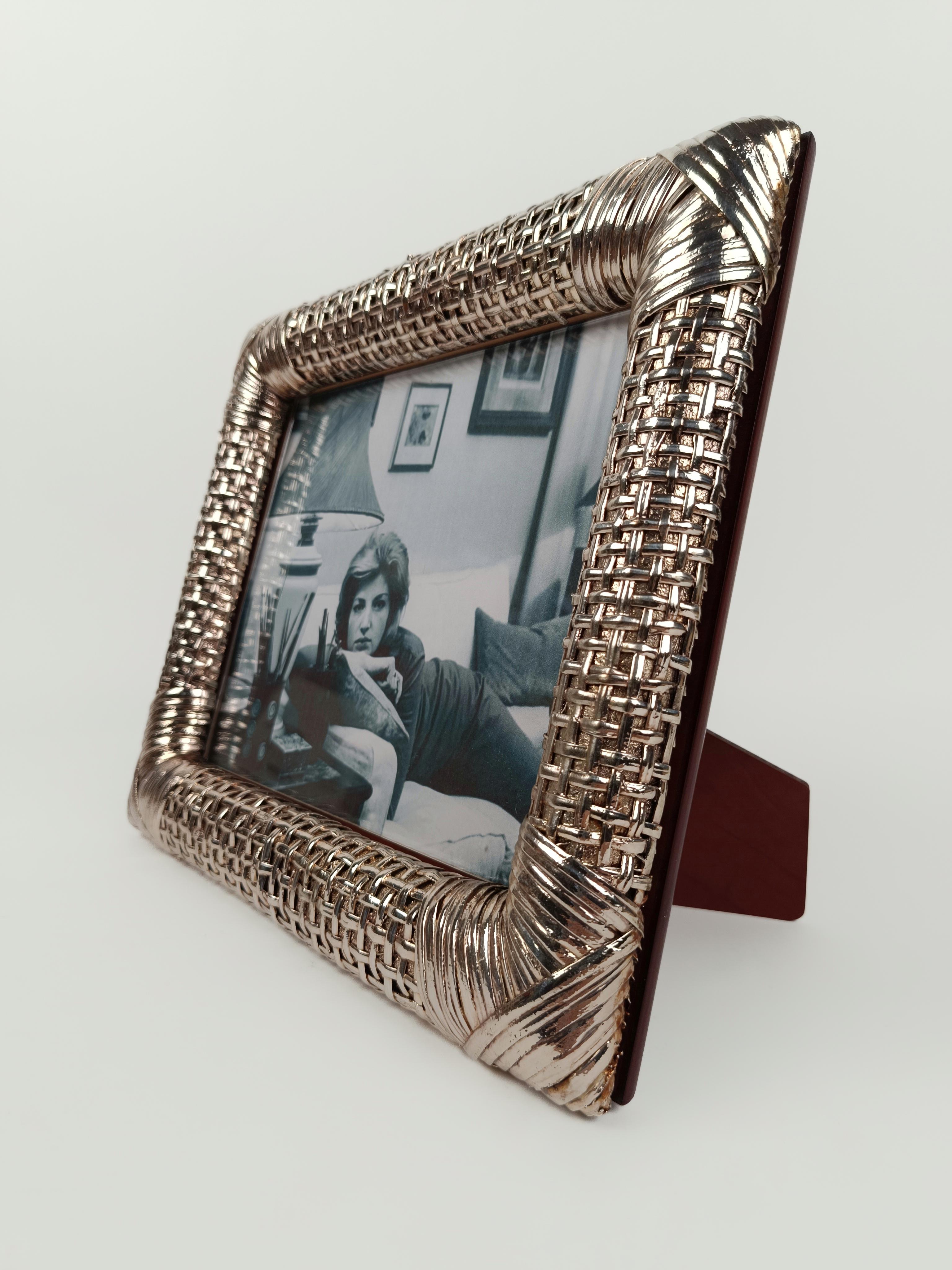 20th Century Midcentury Table Picture Frame Made in Silver Plated Woven Wicker, Italy 1970s For Sale