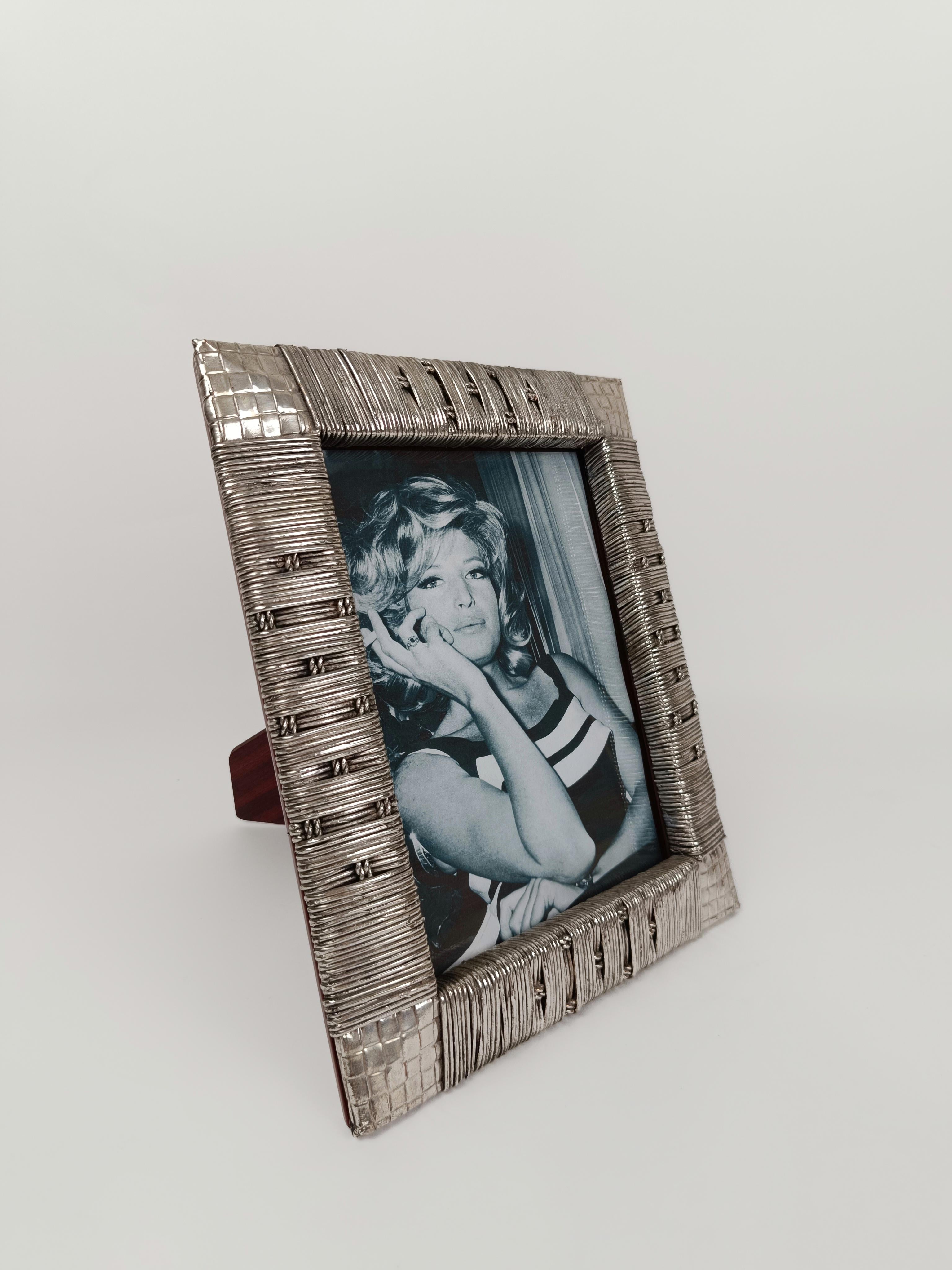 Midcentury Table Picture Frame Made in Silver Plated Woven Wicker, Italy 1970s For Sale 2