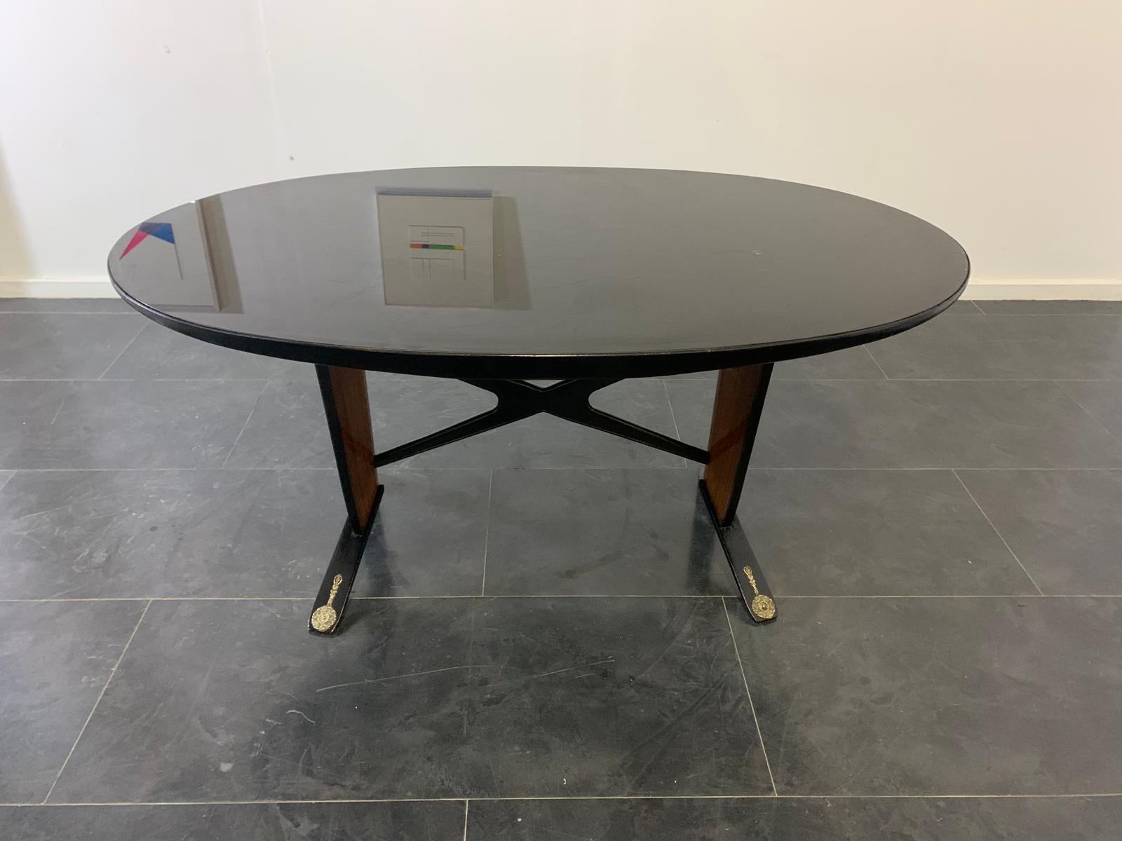 Mid-Century Table with Black Inlays and Mahogany Brass Tips, 1950s In Good Condition For Sale In Montelabbate, PU