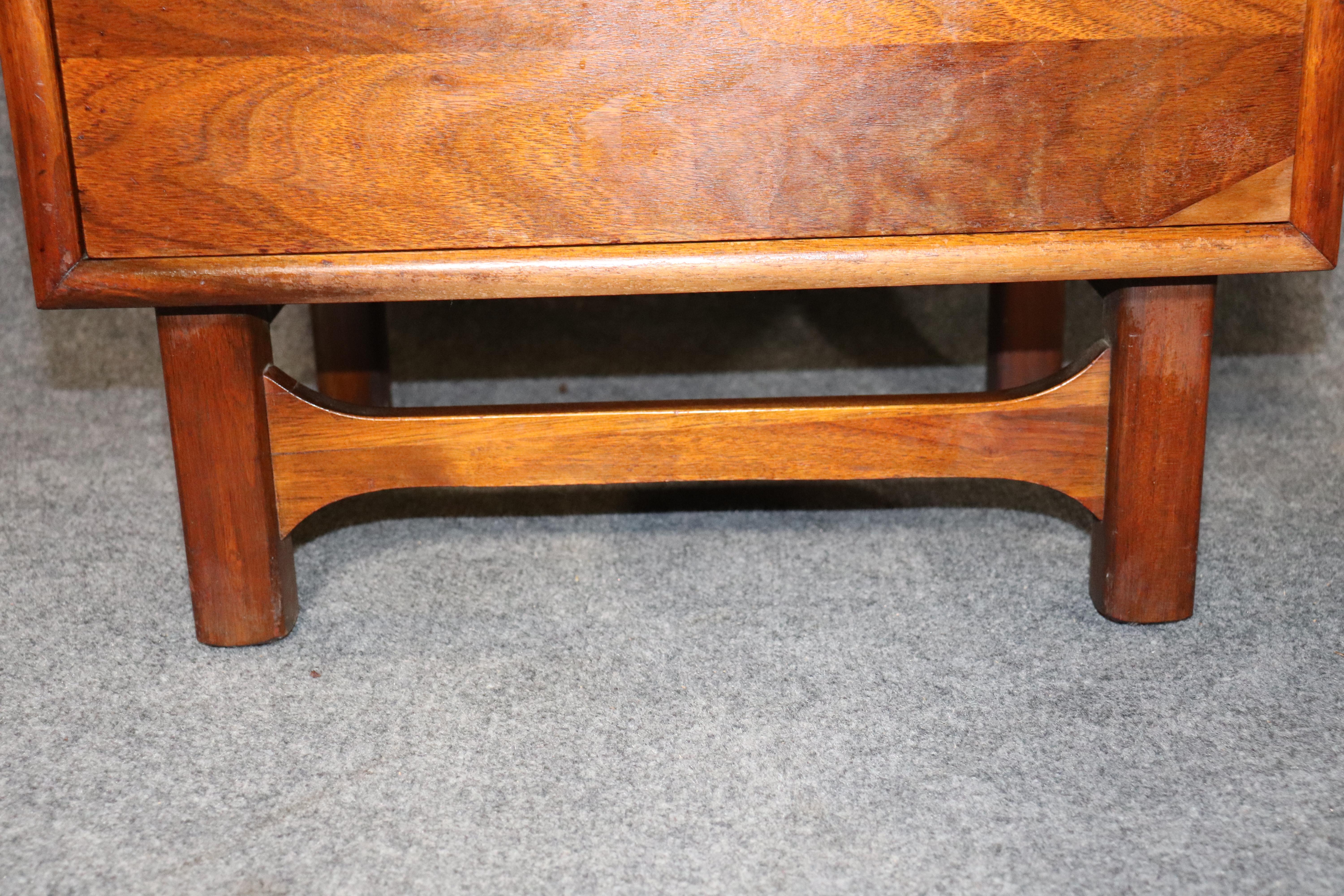 Mid-Century Tables by Cavalier For Sale 3