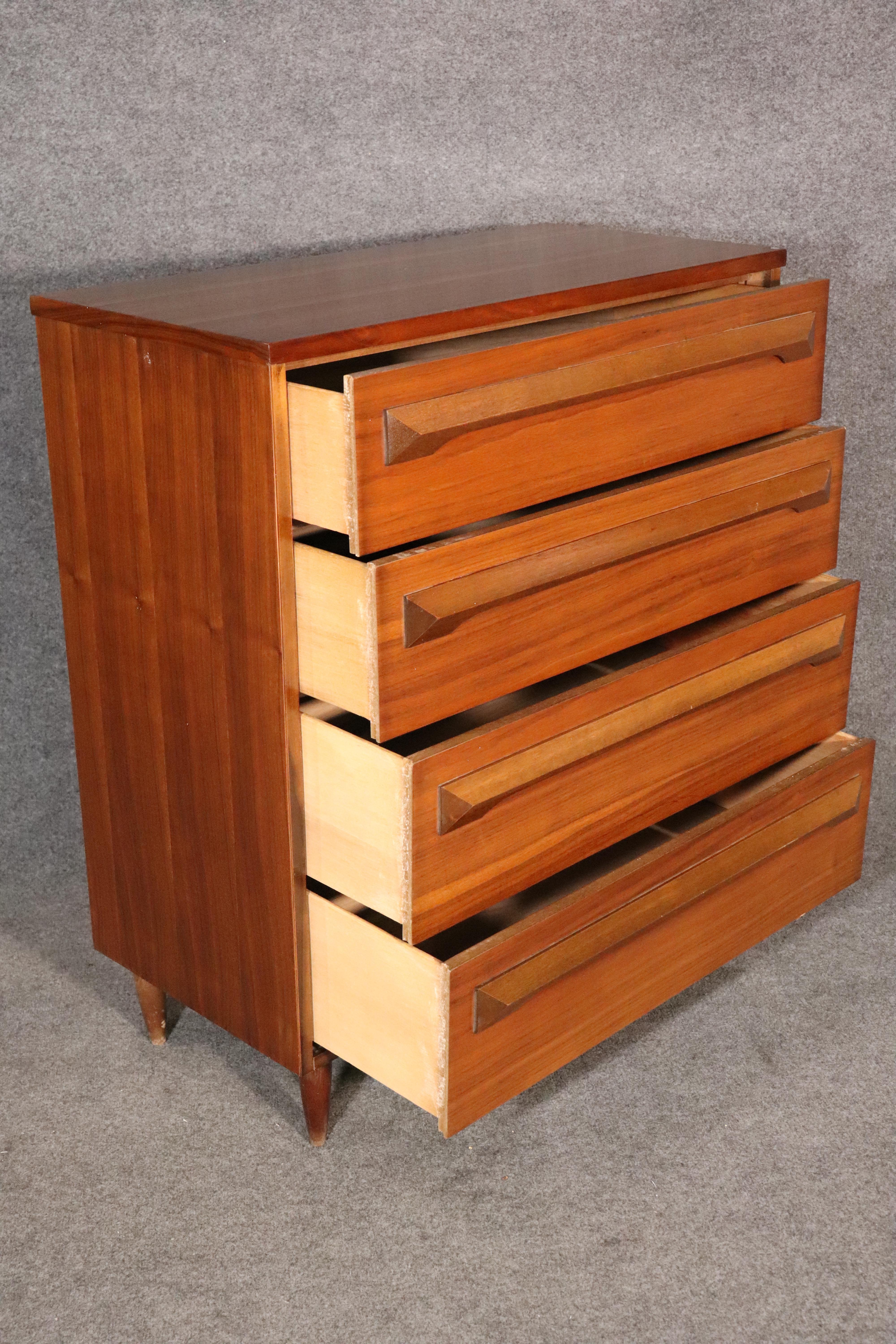 Tall mid-century dresser with sculpted handles. Four wide drawers, all in walnut grain, with short tapered legs.
Please confirm location NY or NJ