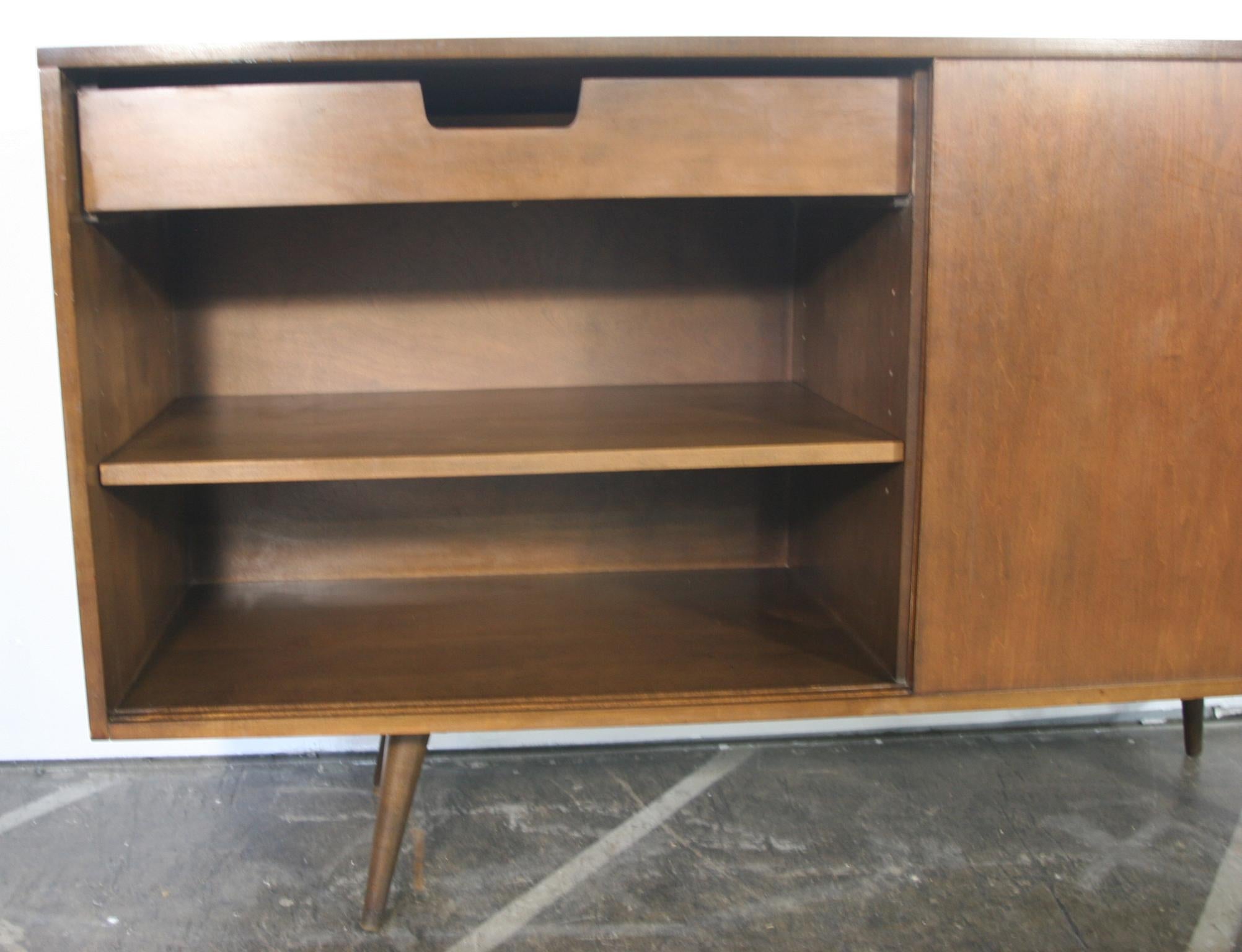 Midcentury Tall Credenza by Paul McCobb circa 1950 Planner Group #1514 Walnut In Good Condition In BROOKLYN, NY