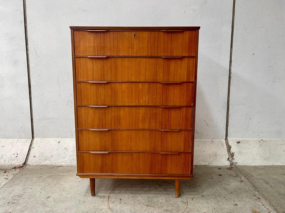 Amazing tall dresser with 6 large drawers. 

Dimensions:
L:33 D:16 H:47 inches

Condition:
Great condition for age and use 