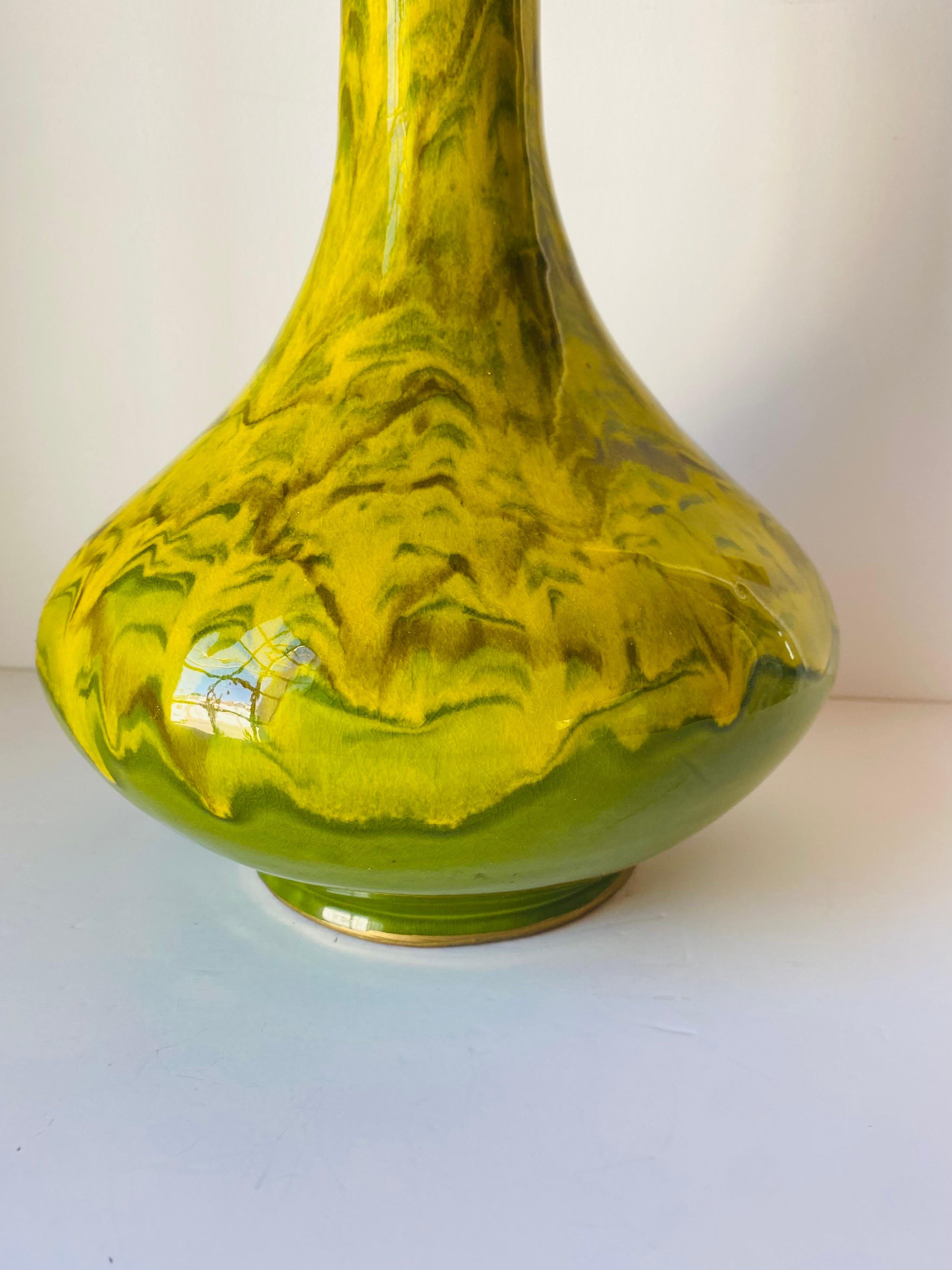 Grand vase du milieu du siècle à glaçure goutte à goutte en vert par California Originals Bon état - En vente à San Diego, CA