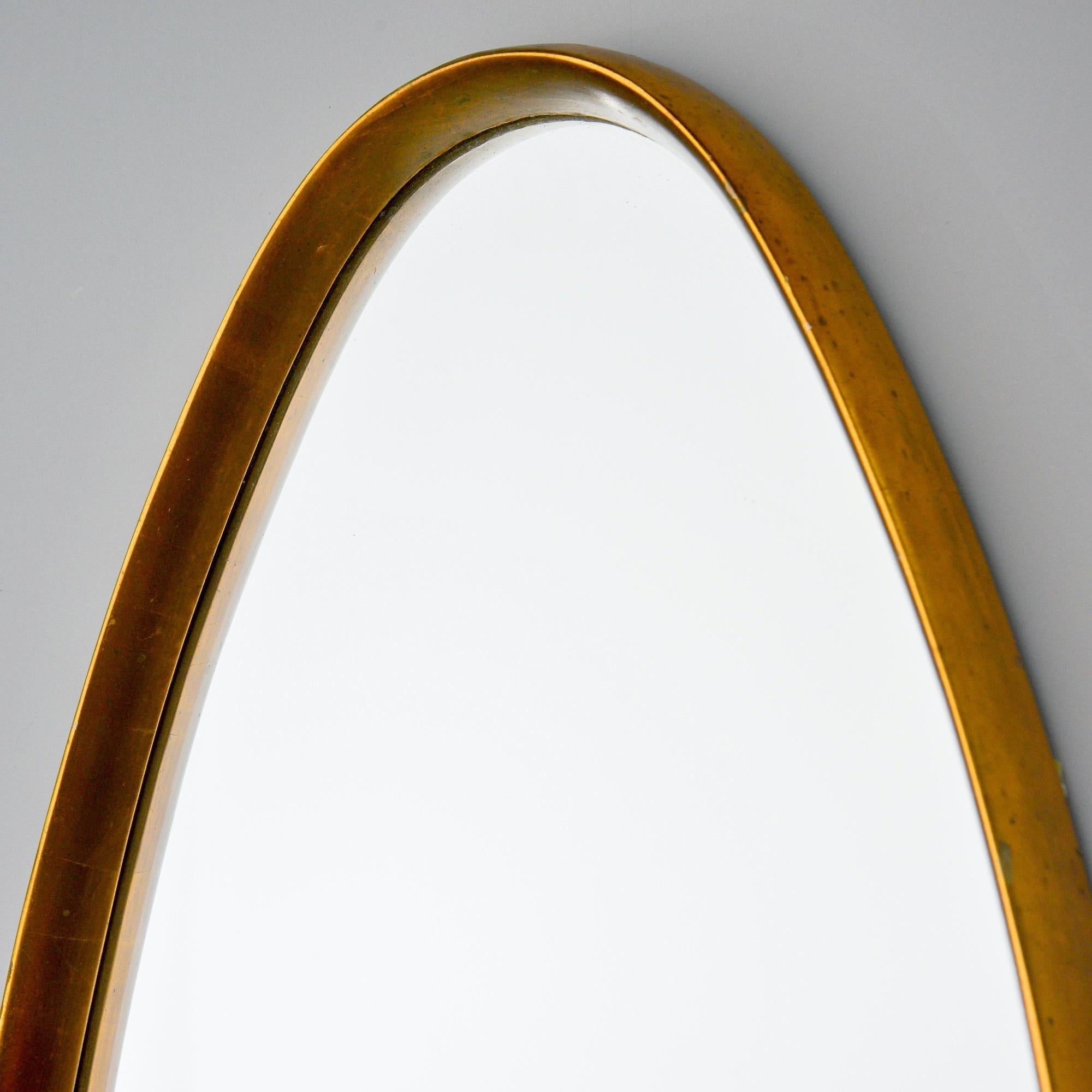 Midcentury Tall Oval Giltwood Framed Mirror In Good Condition In Troy, MI