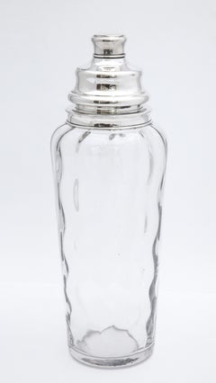 Coctelera alta de mediados de siglo de cristal montado en plata de ley de T.G. Hawkes