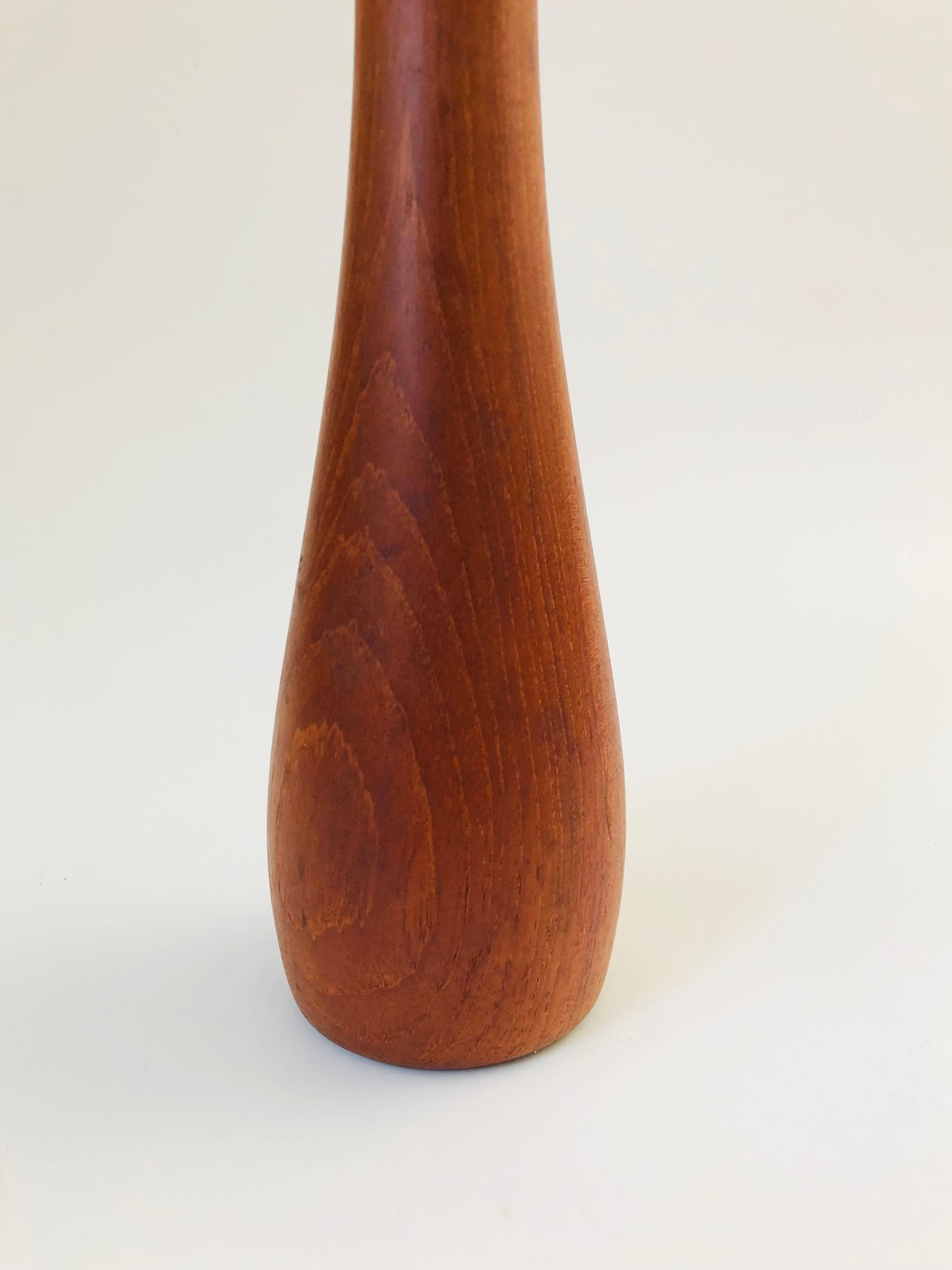 Mid Century Tall Teak Pepper Mill by Jens Quistgaard for Dansk In Good Condition In Vallejo, CA