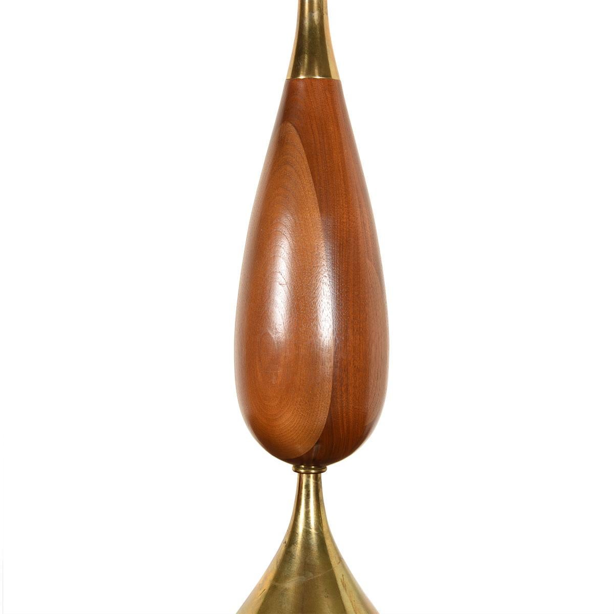 Midcentury Tall Walnut & Brass Table Lamp by Tony Paul for Westwood

Additional information:
Material: Walnut, Brass
Featured at Kensington

Dimension: Ø 7? x H 32.5? to top of socket.