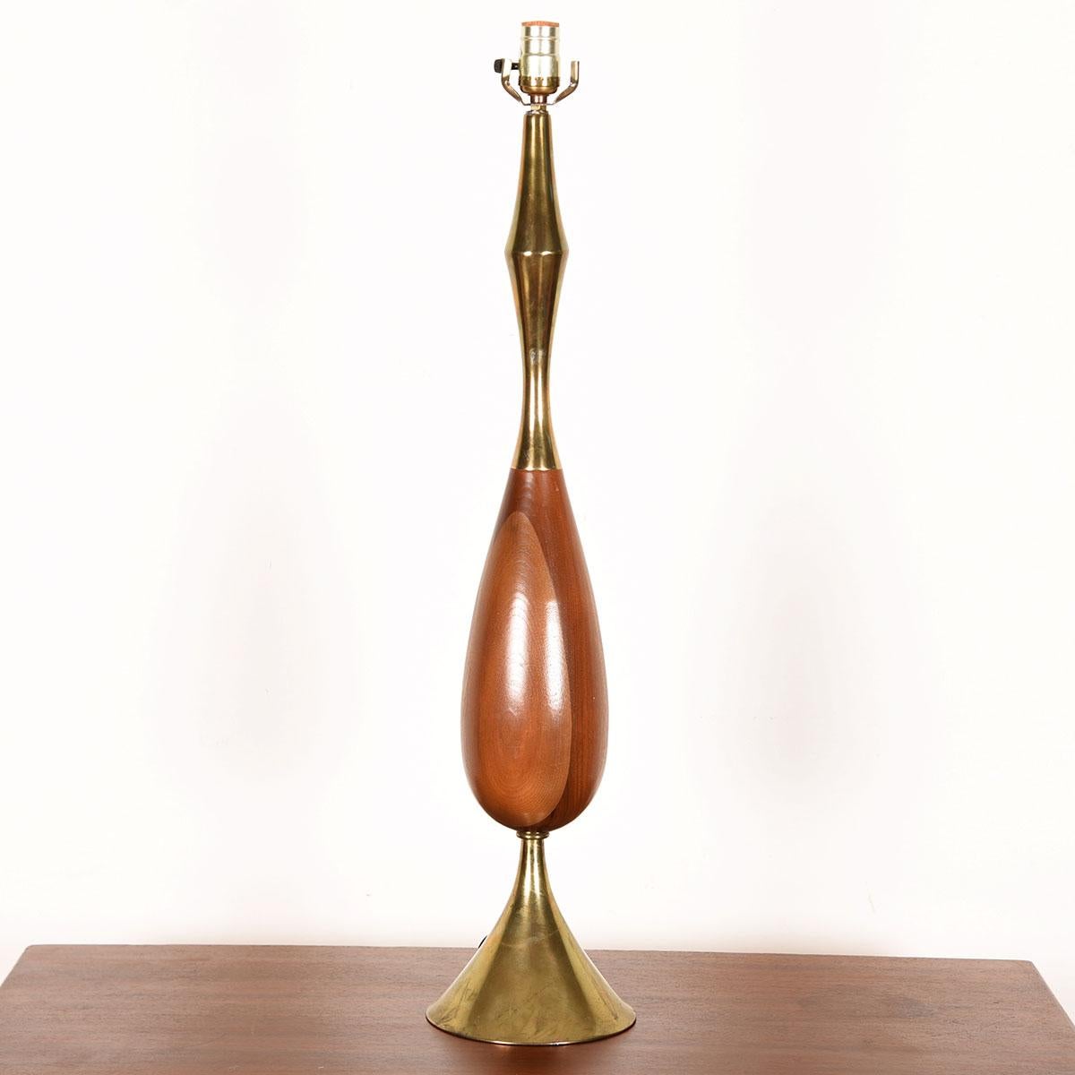 Midcentury Tall Walnut & Brass Table Lamp by Tony Paul for Westwood For Sale 3