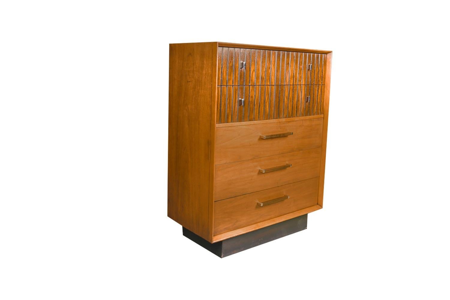 Mid Century Tallboy Dresser Lane Tower Suite In Good Condition For Sale In Baltimore, MD