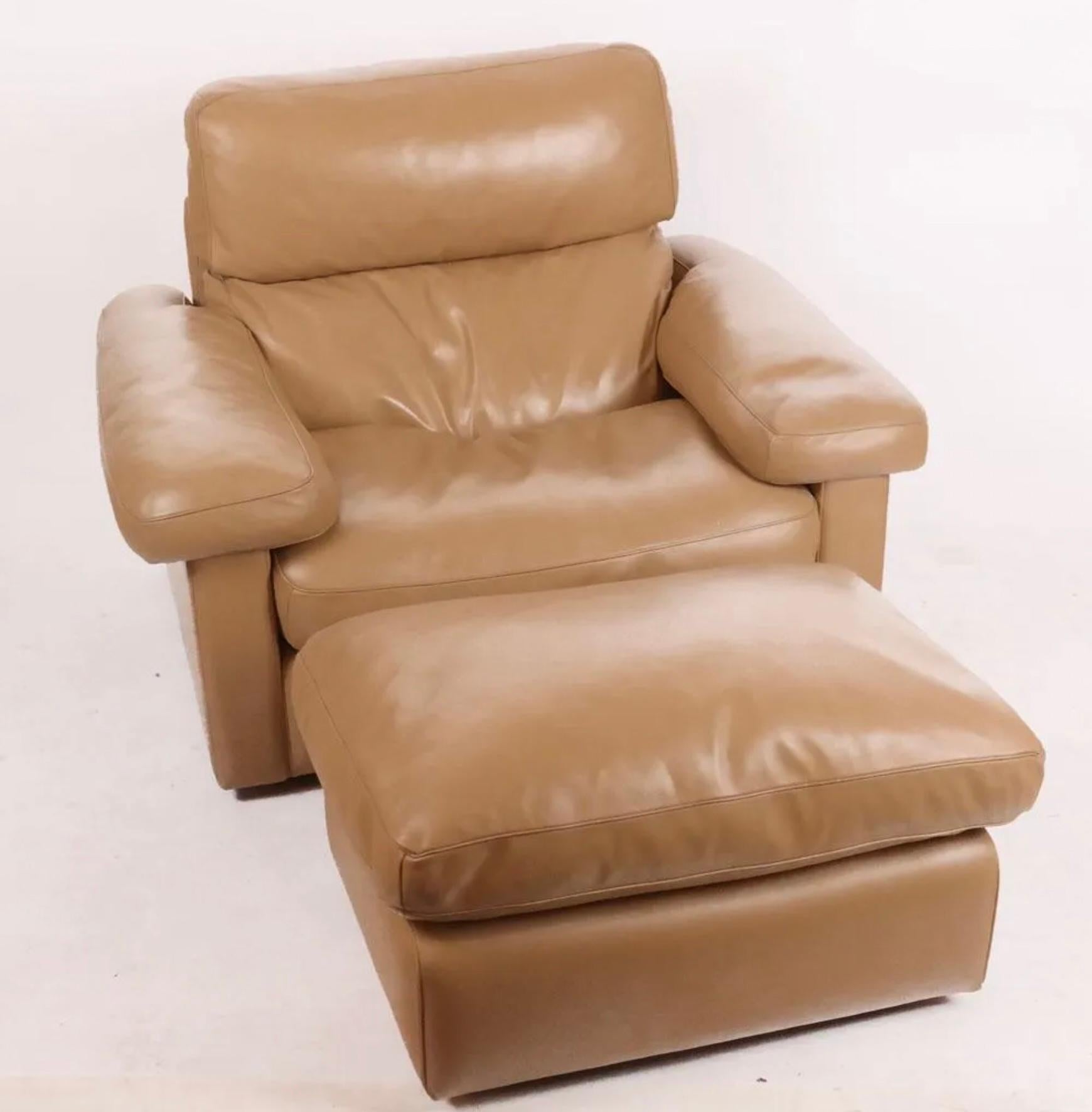 Vintage Mid-Century Modern Tan leather Lounge chair with matching ottoman by Tito Agnoli for Poltrona Frau Italy, circa 1970. Low Modern designed lounge chair with ottoman - Very soft Tan leather puffy cushions. Super comfortable chair with great