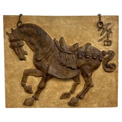 Scultura da parete a forma di cavallo Tang della metà del secolo scorso