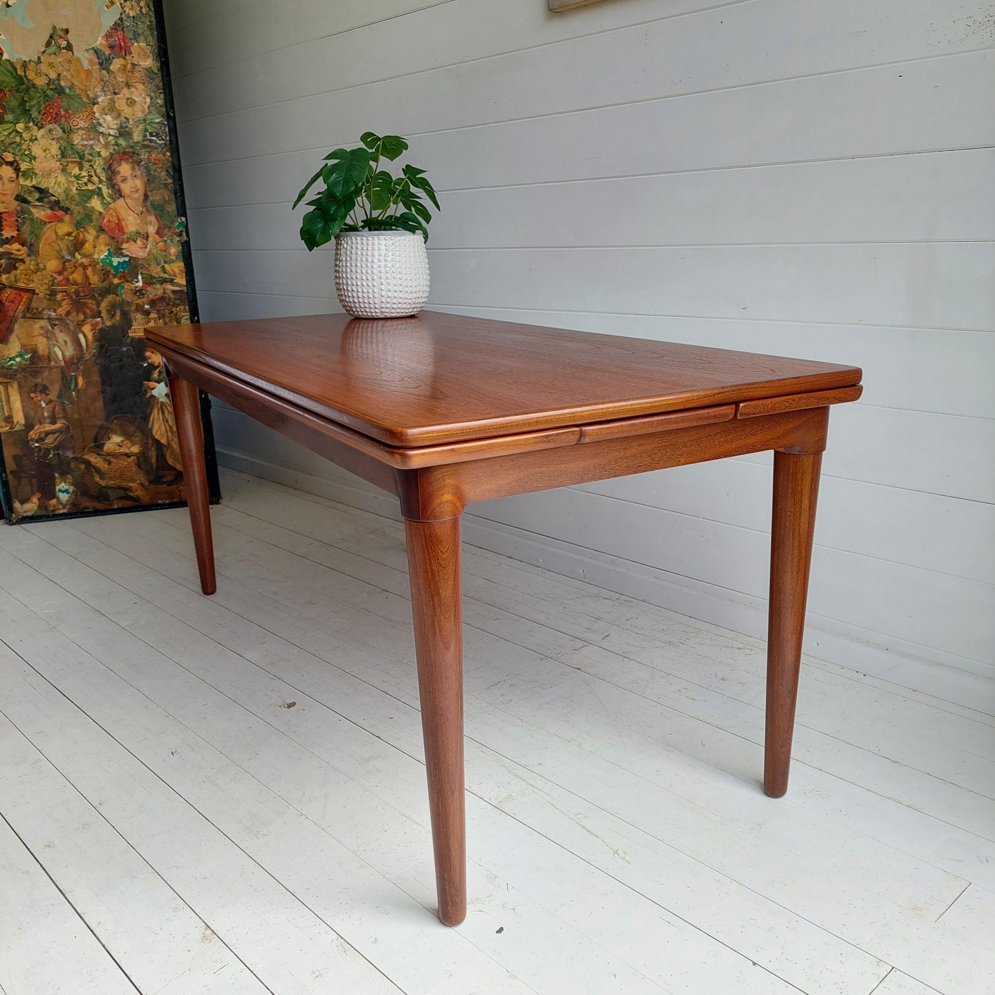 Mid Century Teak, Afromosia Danish Extendable Coffee Tale  B. C. Møbler, Denmark 4