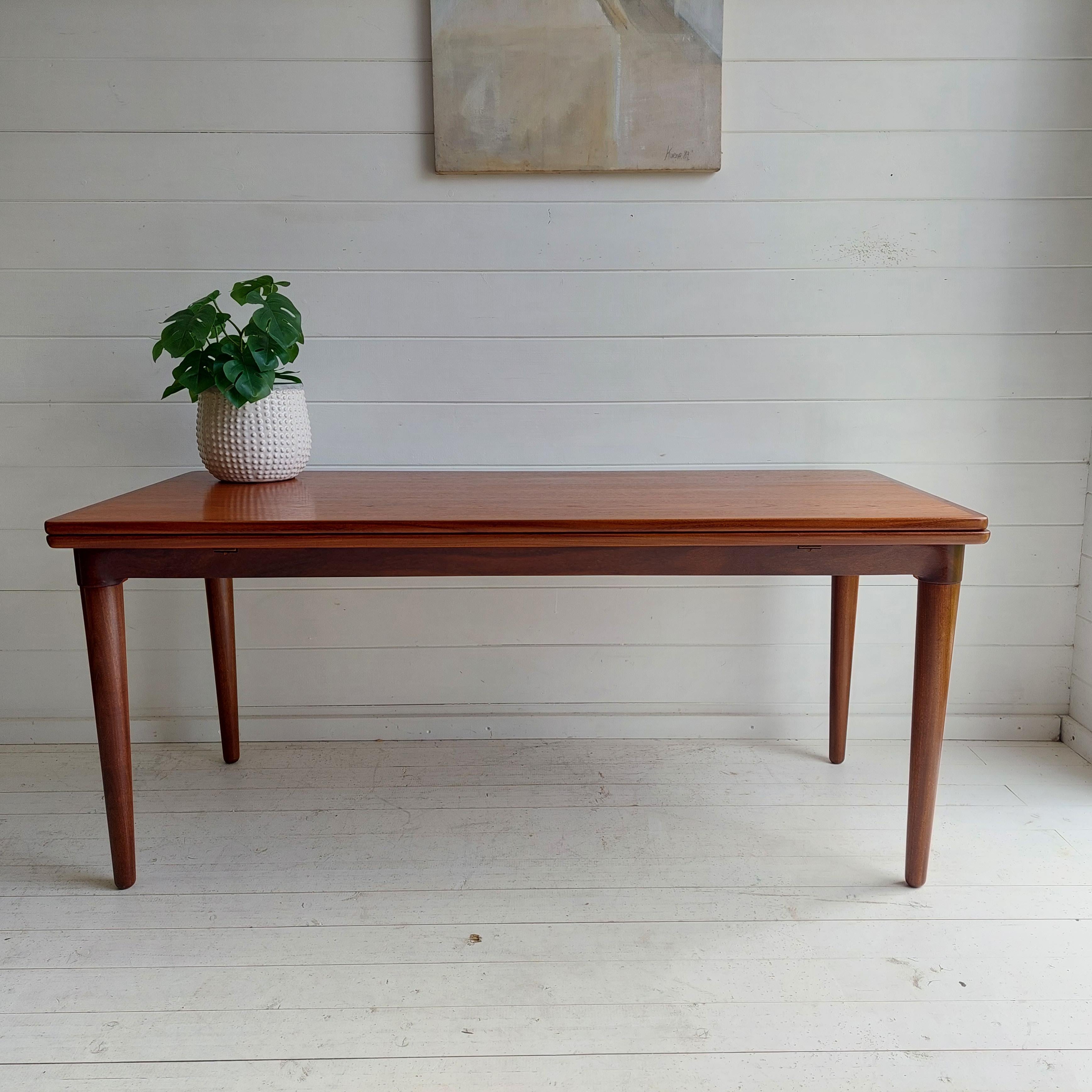 Mid Century Teak, Afromosia Danish Extendable Coffee Tale  B. C. Møbler, Denmark 5