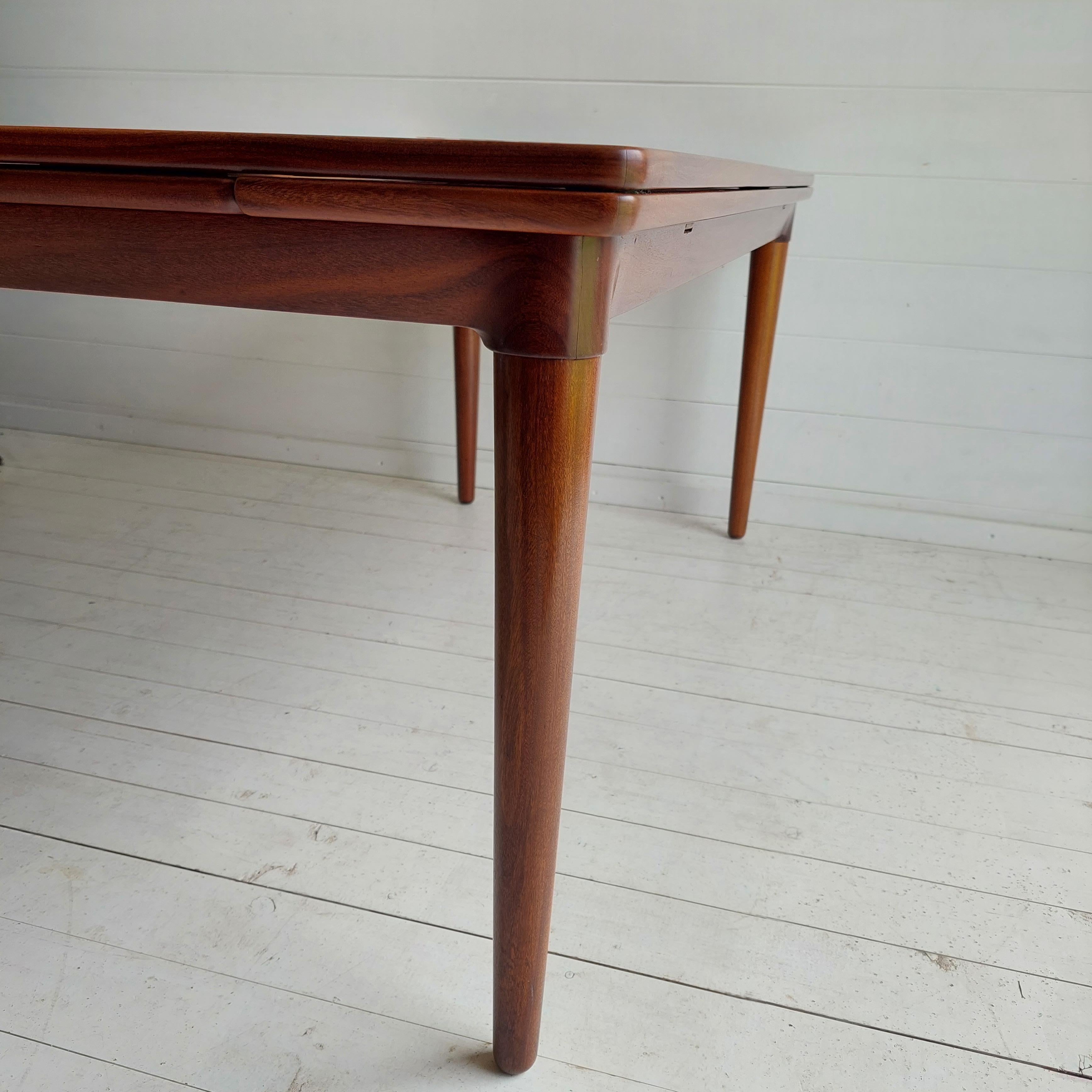 Mid Century Teak, Afromosia Danish Extendable Coffee Tale  B. C. Møbler, Denmark 6