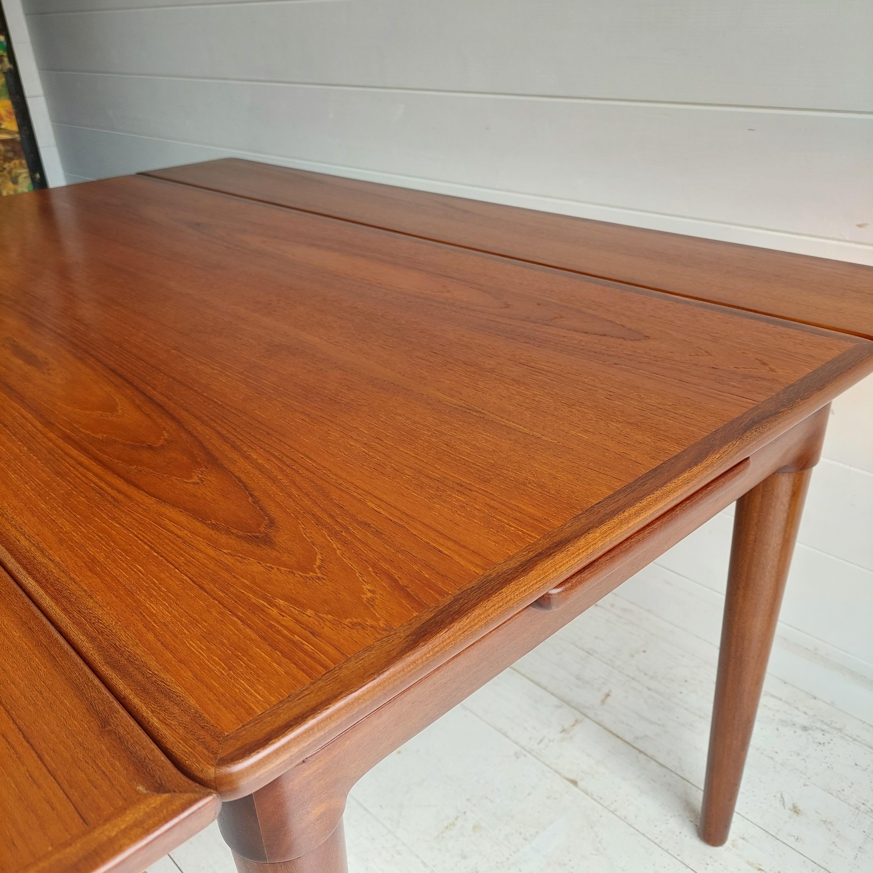 Mid Century Teak, Afromosia Danish Extendable Coffee Tale  B. C. Møbler, Denmark 2