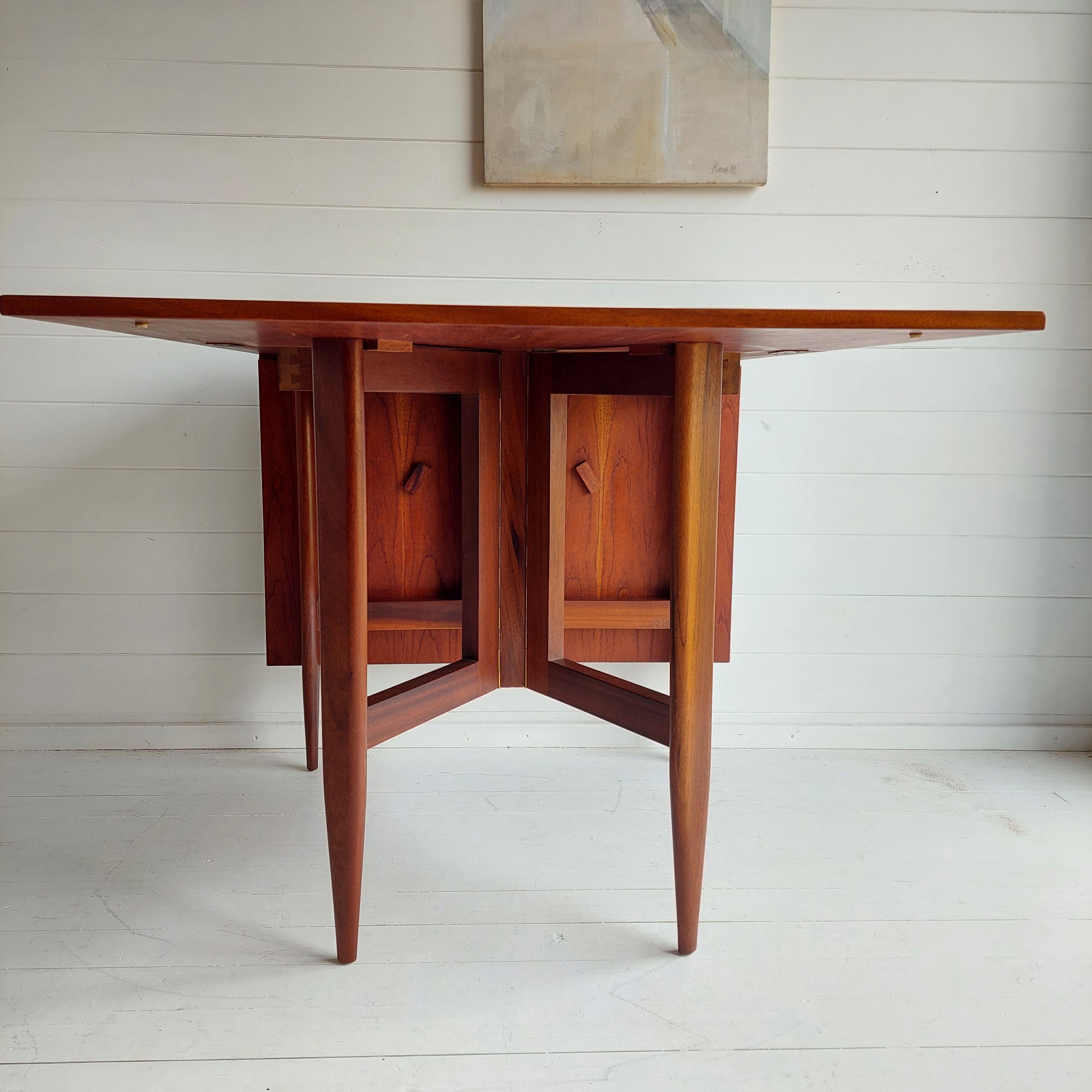 Mid Century teak and afromosia gateleg Danish dining table, George Nelson style  10