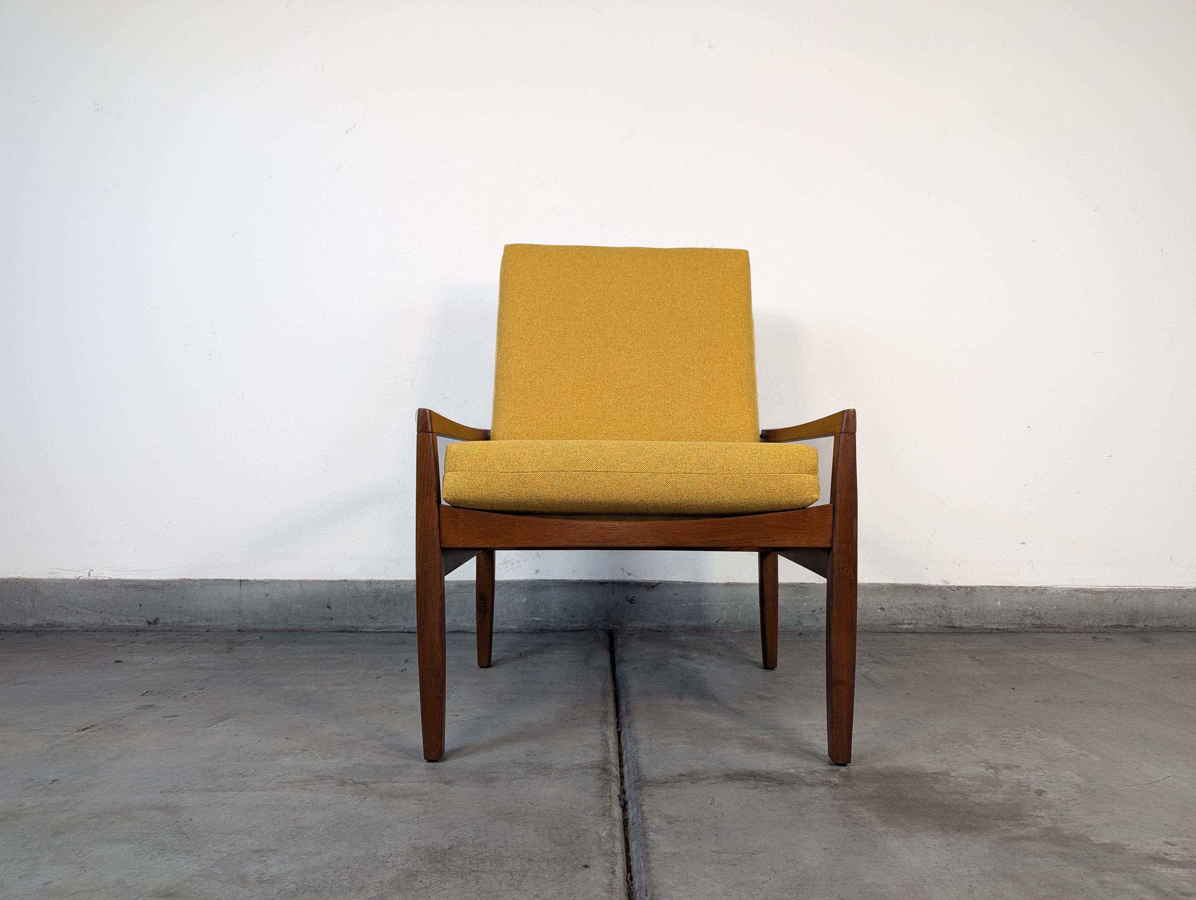 Zum Verkauf steht ein exquisiter dänischer Mid Century Lounge Chair, Modell 519, entworfen von dem bekannten Hans Olsen für Juul Kristensen, ca. 1960er Jahre. Dieses ikonische Stück zeigt die zeitlose Eleganz und die hervorragende Handwerkskunst,