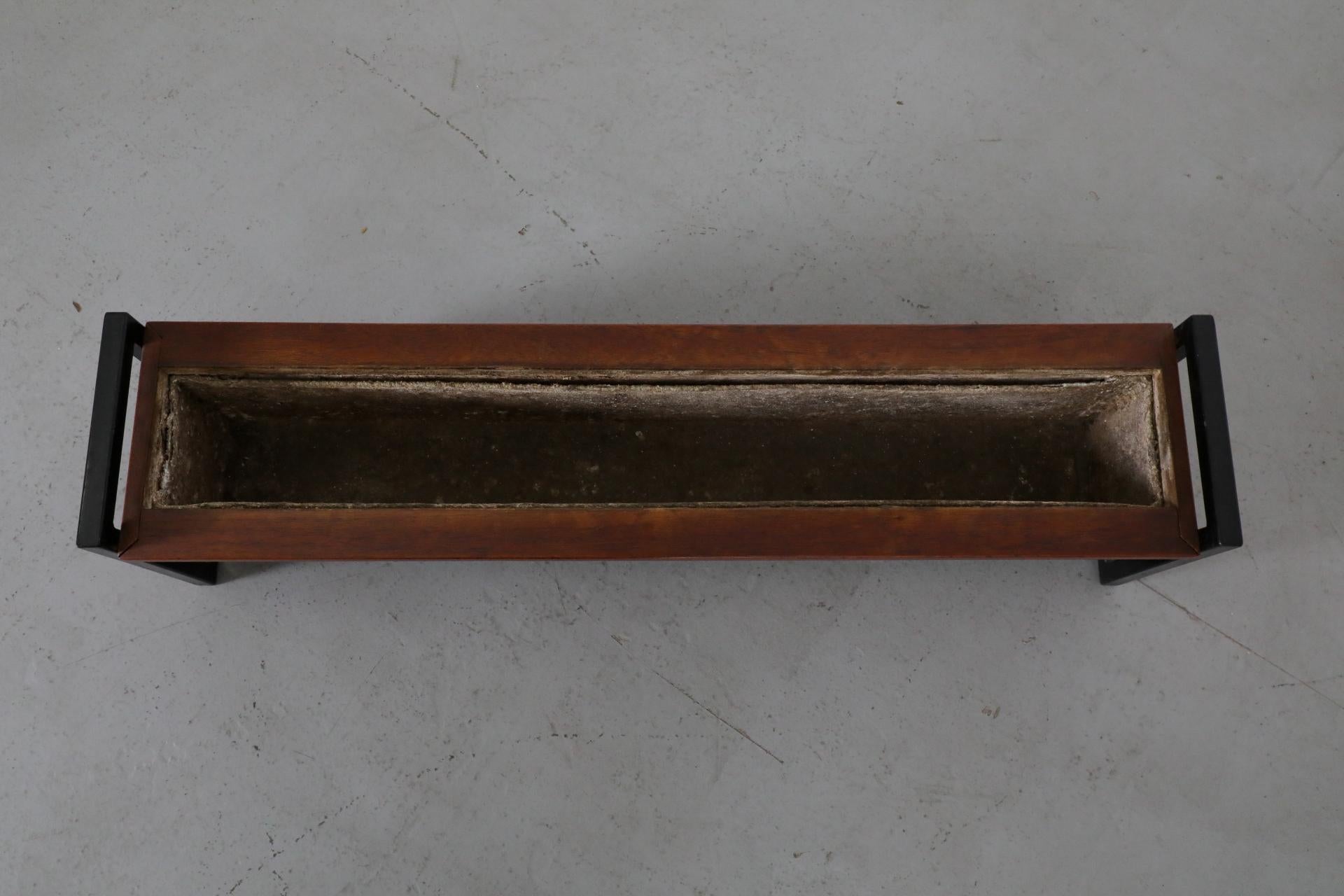 Fioriera in teak e metallo smaltato di metà secolo in vendita 2