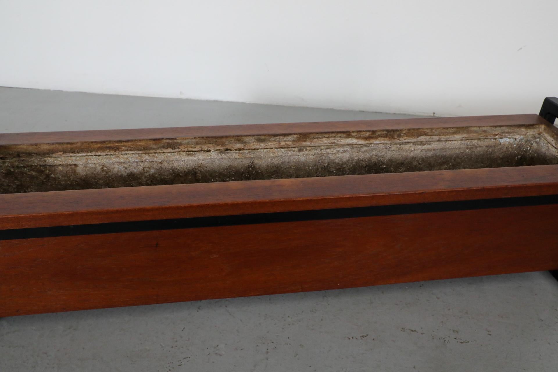 Fioriera in teak e metallo smaltato di metà secolo in vendita 10