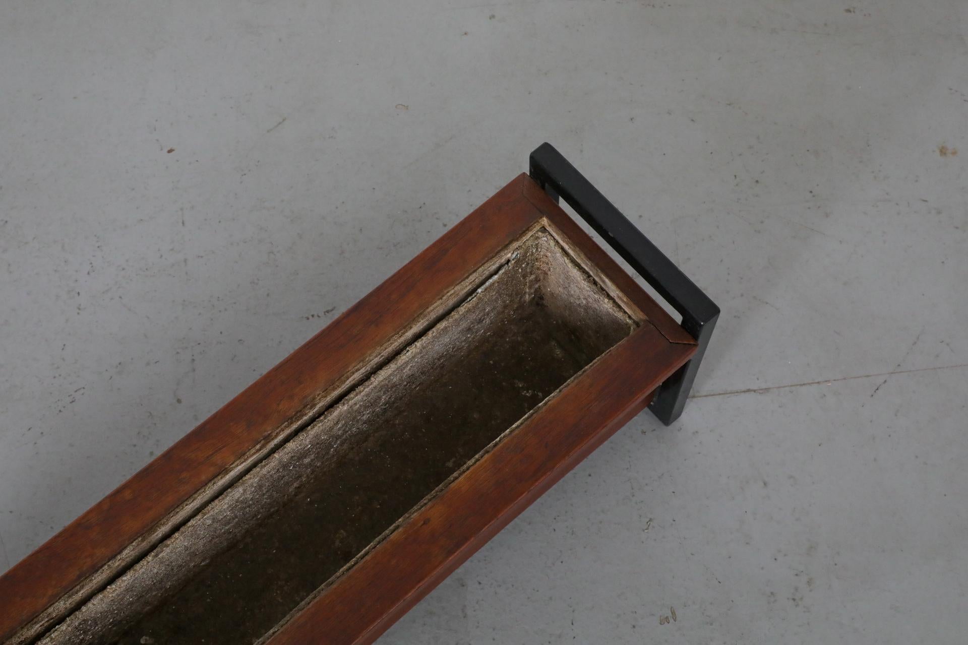 Fioriera in teak e metallo smaltato di metà secolo in vendita 1
