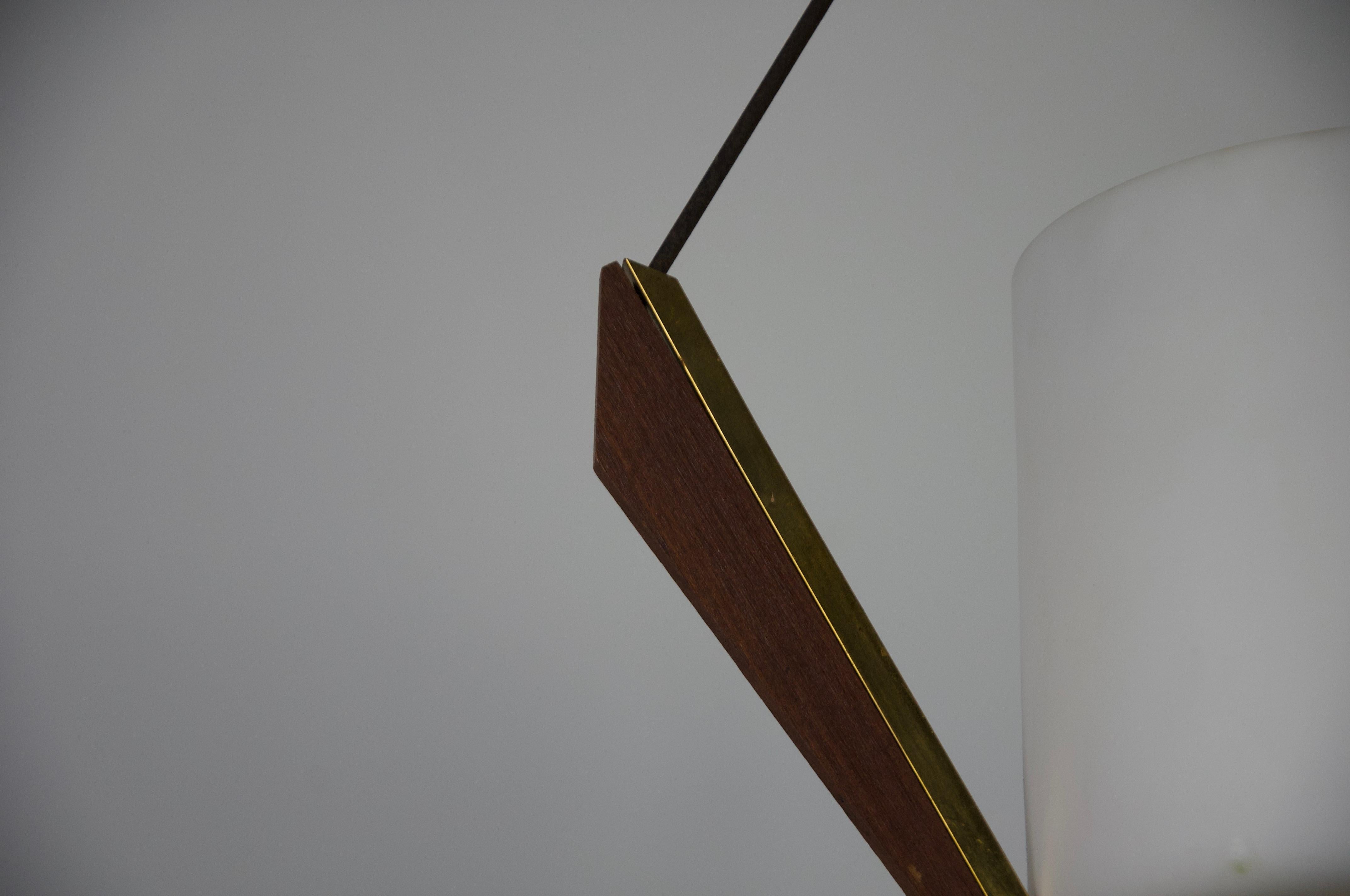 Lampada da soffitto di metà secolo in teak e vetro opalino, Italia, anni '60 in vendita 5