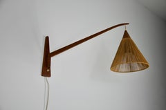 Mid-Century-Schwing-Arm-Wandleuchte aus Teakholz und Rattan von Temde, Schweiz, 1960er Jahre