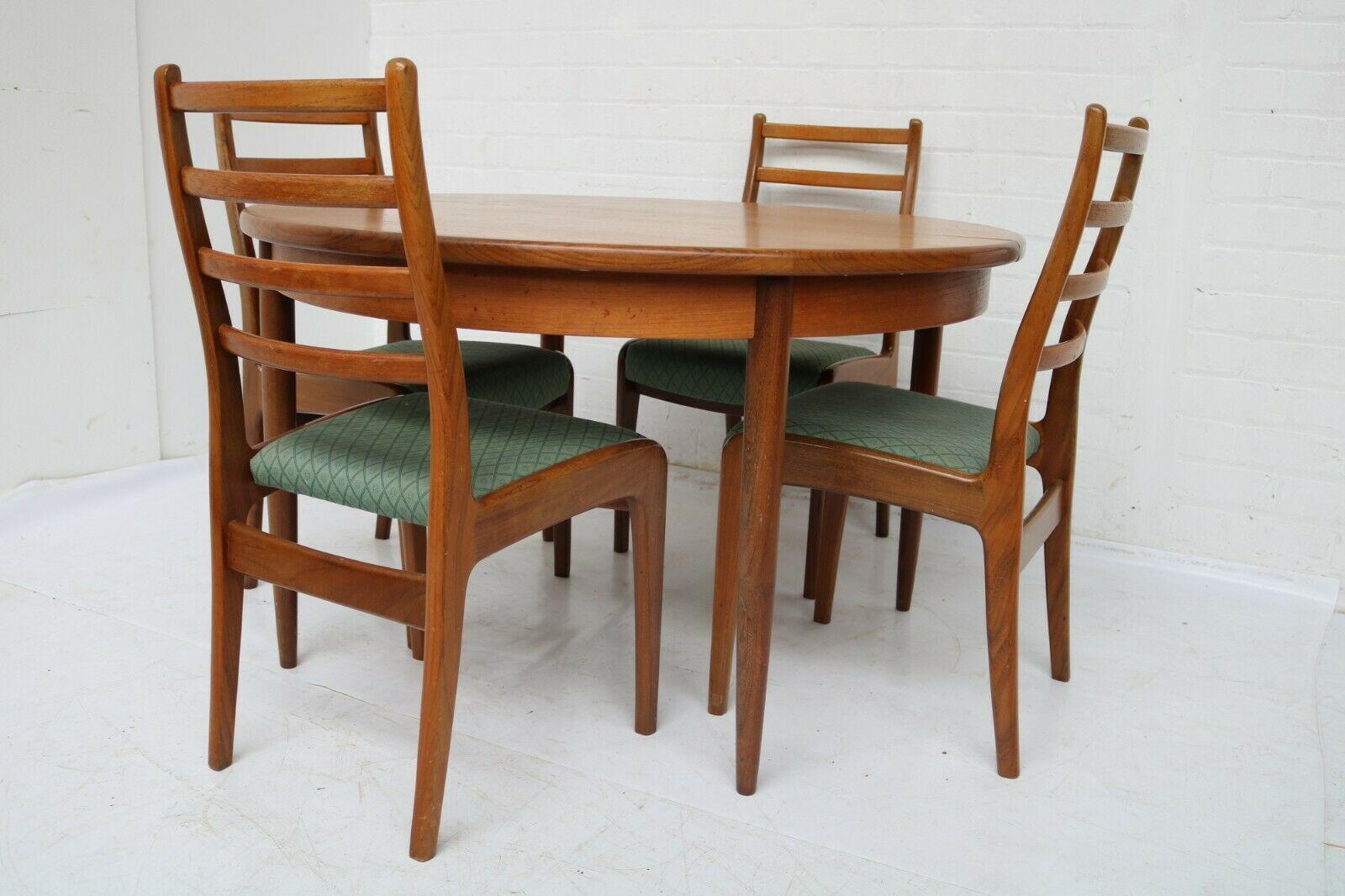 Mid-Century Modern teak and rosewood extensible dining table and four chairs by Ib Kofod-Larsen for G-Plan, 1960's

Elegant and beautiful dining set consisting of four teak chairs and a butterfly leaf extensible table designed by Danish designer