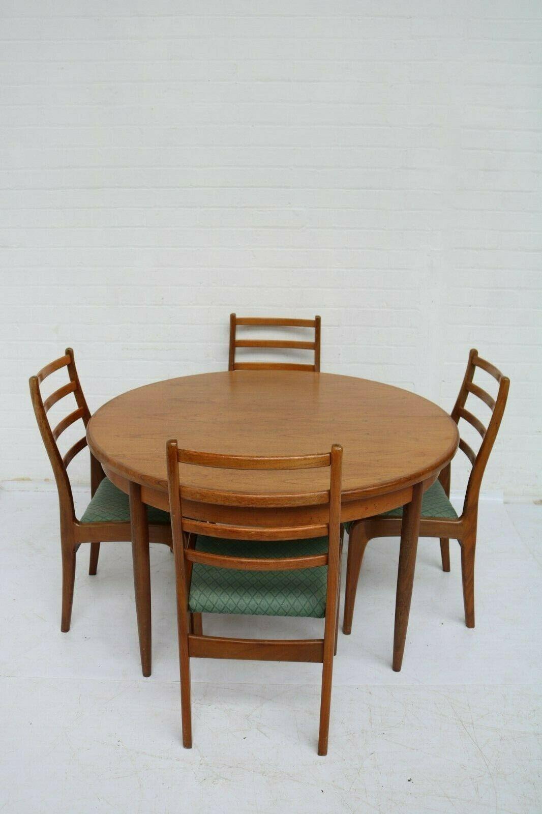 Mid-Century Teak and Rosewood Ib Kofod-Larsen Extensible Dining Table and Chairs In Good Condition In Matosinhos, PT