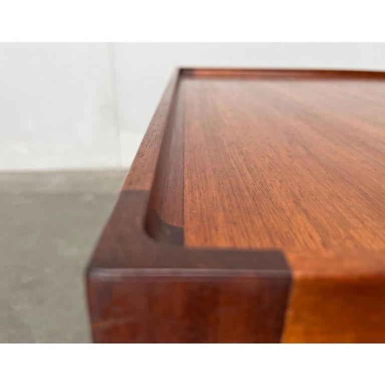Table d'appoint pour canapé en teck et noyer du milieu du siècle, années 1960 en vente 4