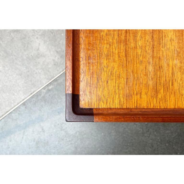Teck Table d'appoint pour canapé en teck et noyer du milieu du siècle, années 1960 en vente