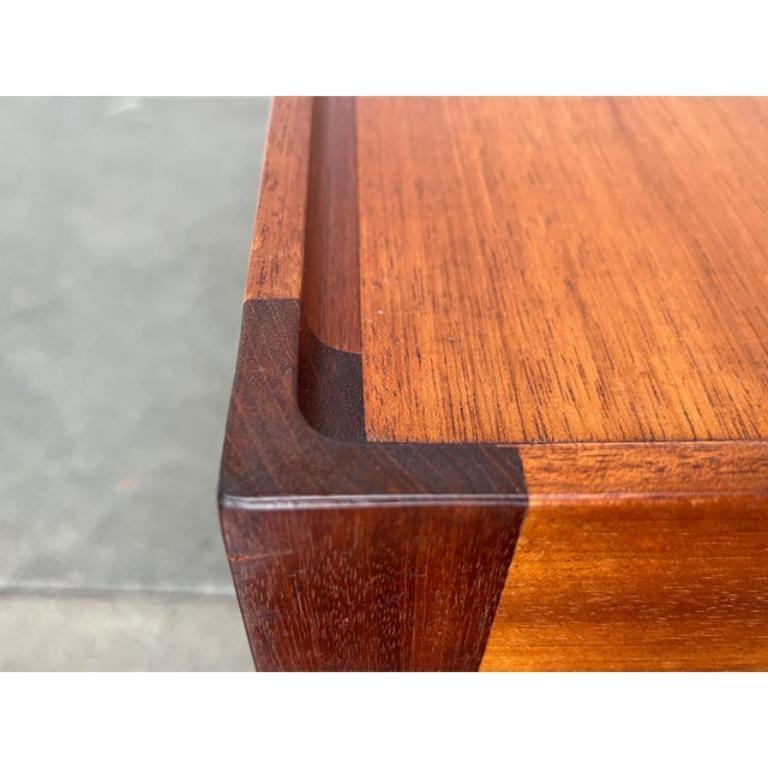 Table d'appoint pour canapé en teck et noyer du milieu du siècle, années 1960 en vente 2