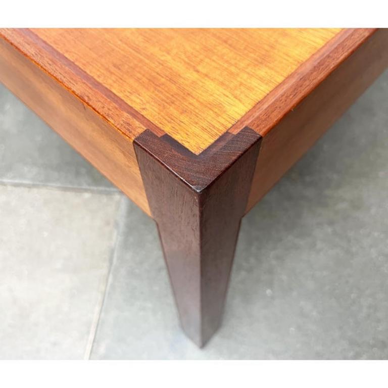 Table d'appoint pour canapé en teck et noyer du milieu du siècle, années 1960 en vente 3