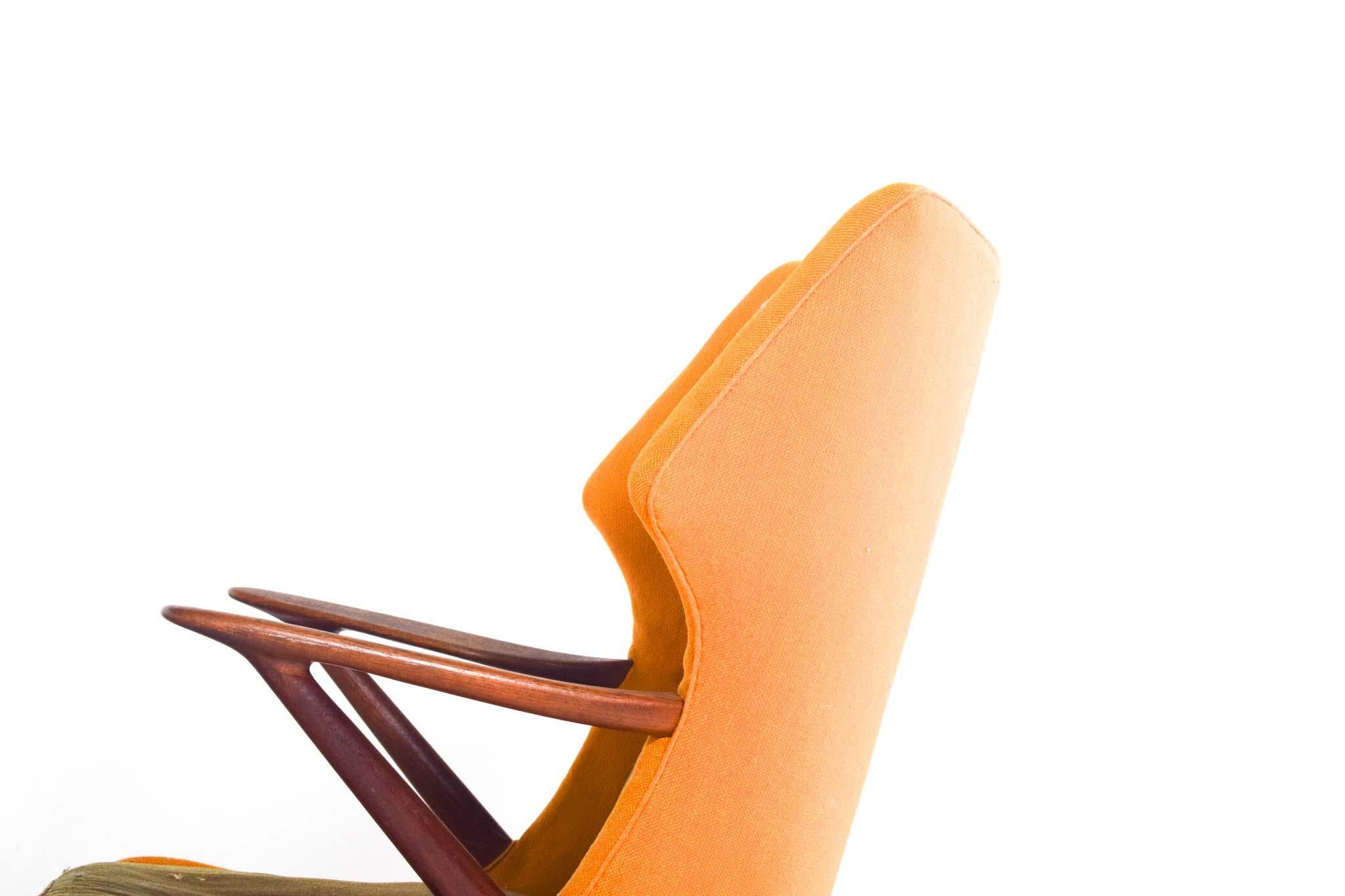 Metà XX secolo Poltrona in teak di metà secolo Model 221 di Kurt Olsen per Slagelse Mobelvaerk in vendita