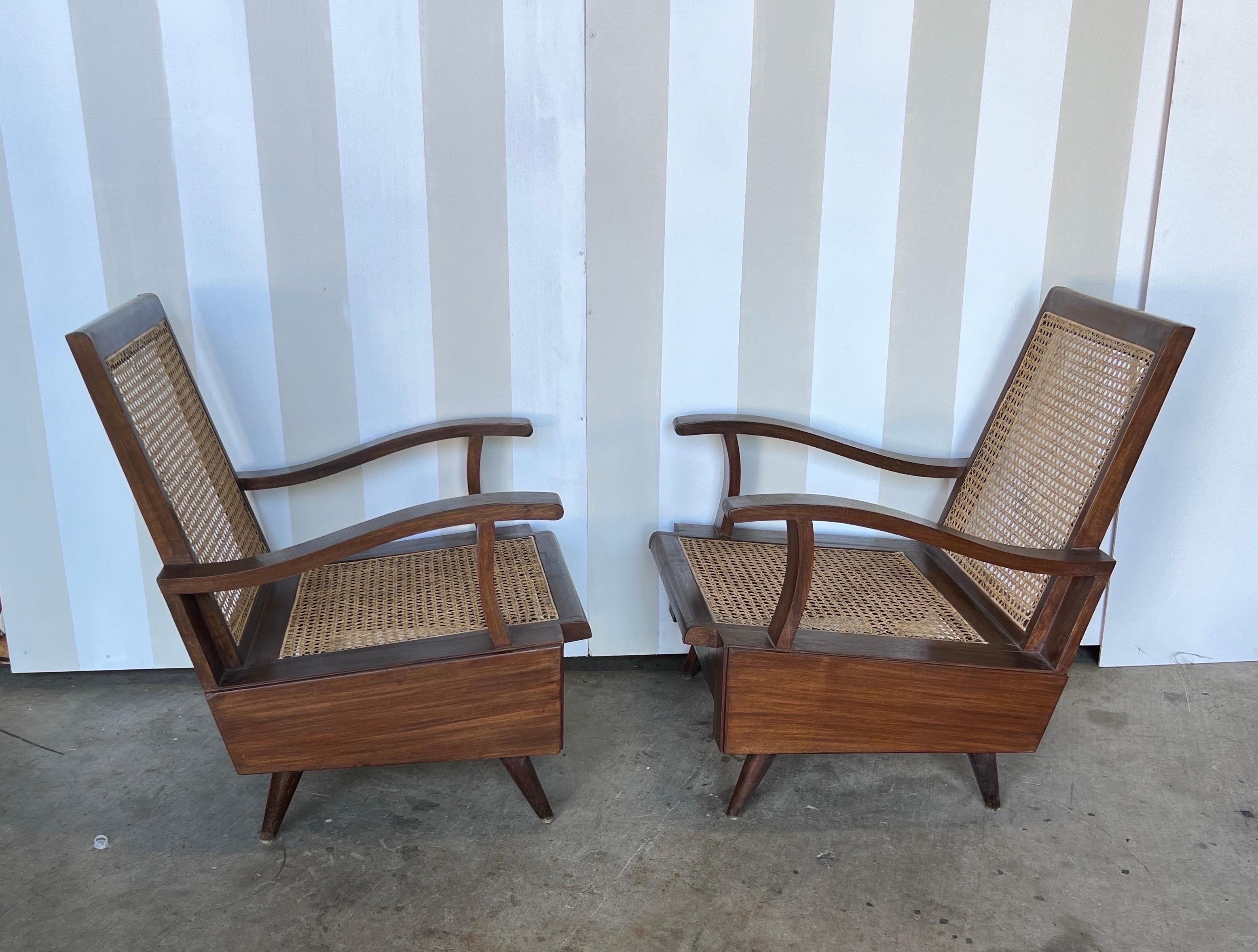 Fauteuils et canapé en teck du milieu du siècle Bon état - En vente à Richmond, VA