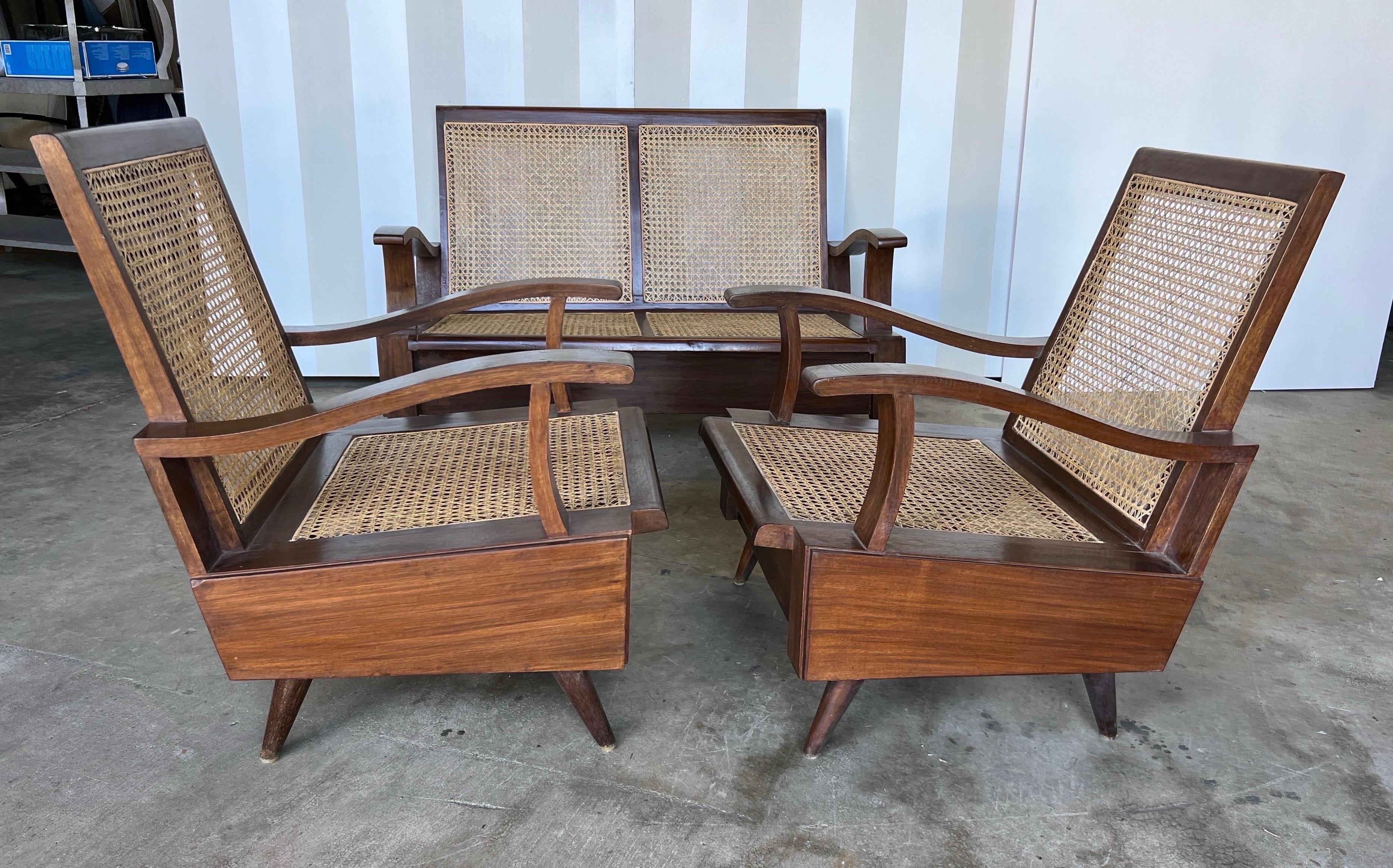 20ième siècle Fauteuils et canapé en teck du milieu du siècle en vente