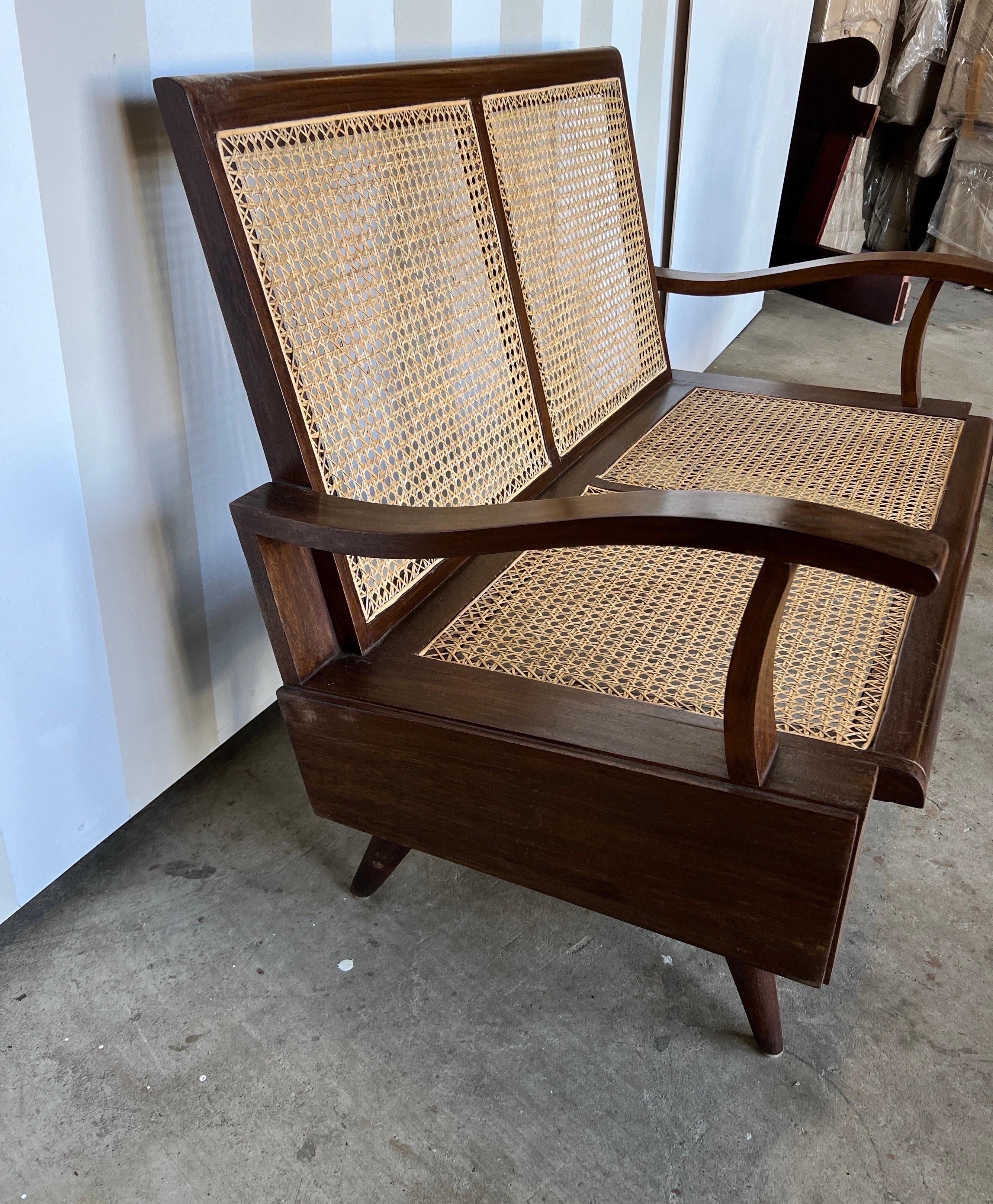 Canne Fauteuils et canapé en teck du milieu du siècle en vente