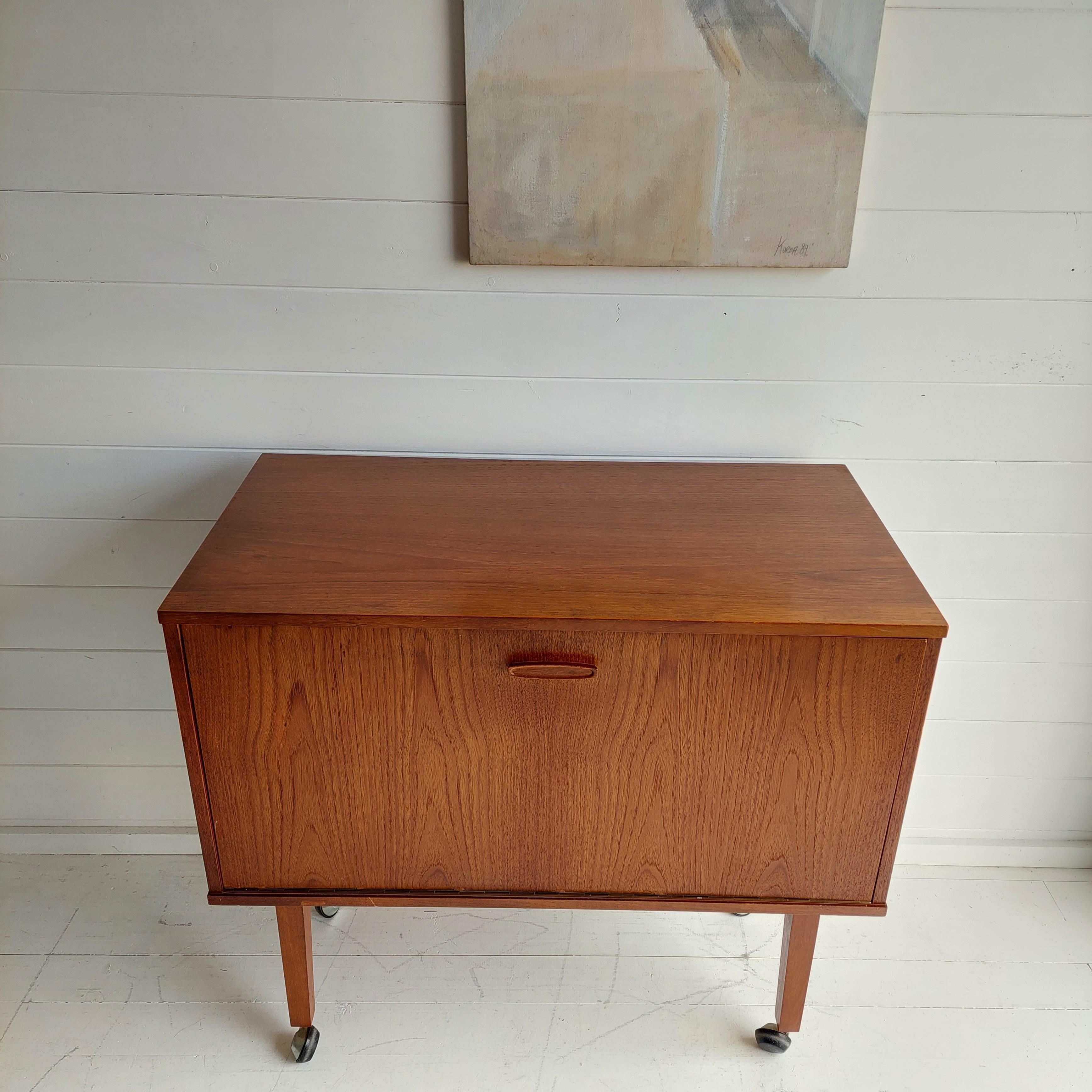 Mid Century Teak Bar Cabinet on wheels By Avalon, Poul Cadovius style, 1965. In Good Condition In Leamington Spa, GB