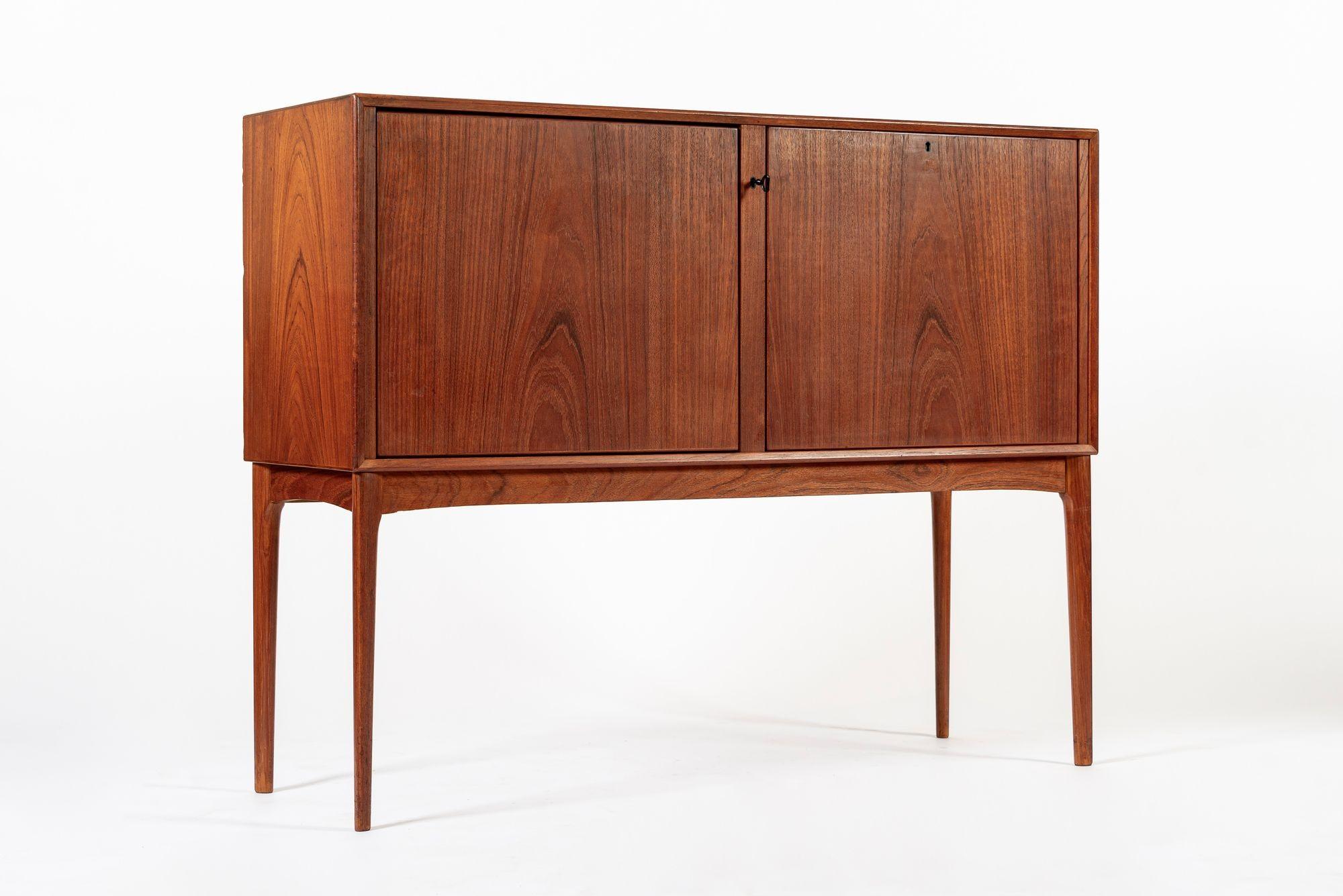 Meuble de bar en teck du milieu du siècle avec Lazy Susan par Fredrik A. Kayser (attr.) en vente 4