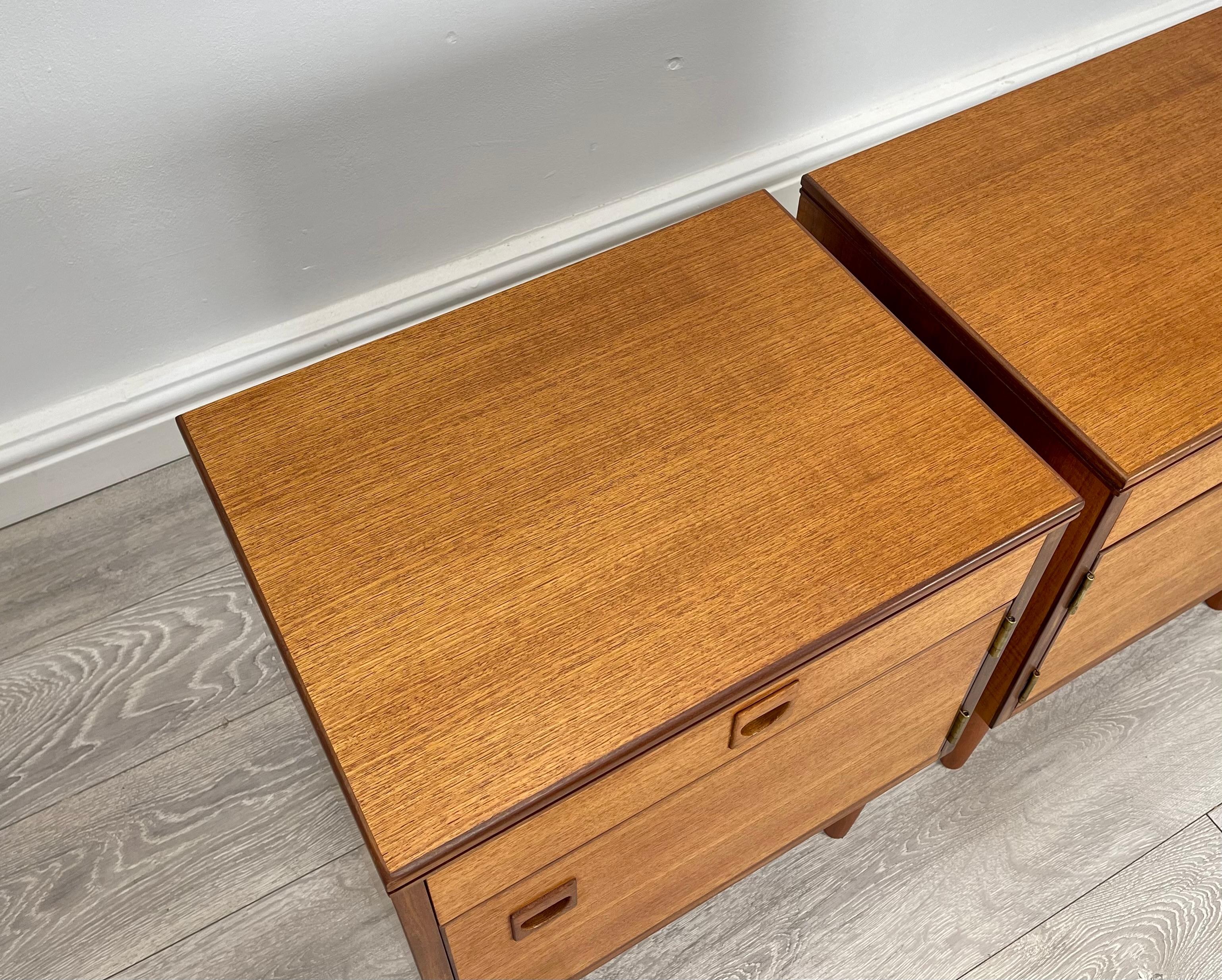 Mid Century Teak Bedside Tables  In Excellent Condition In Hull, GB