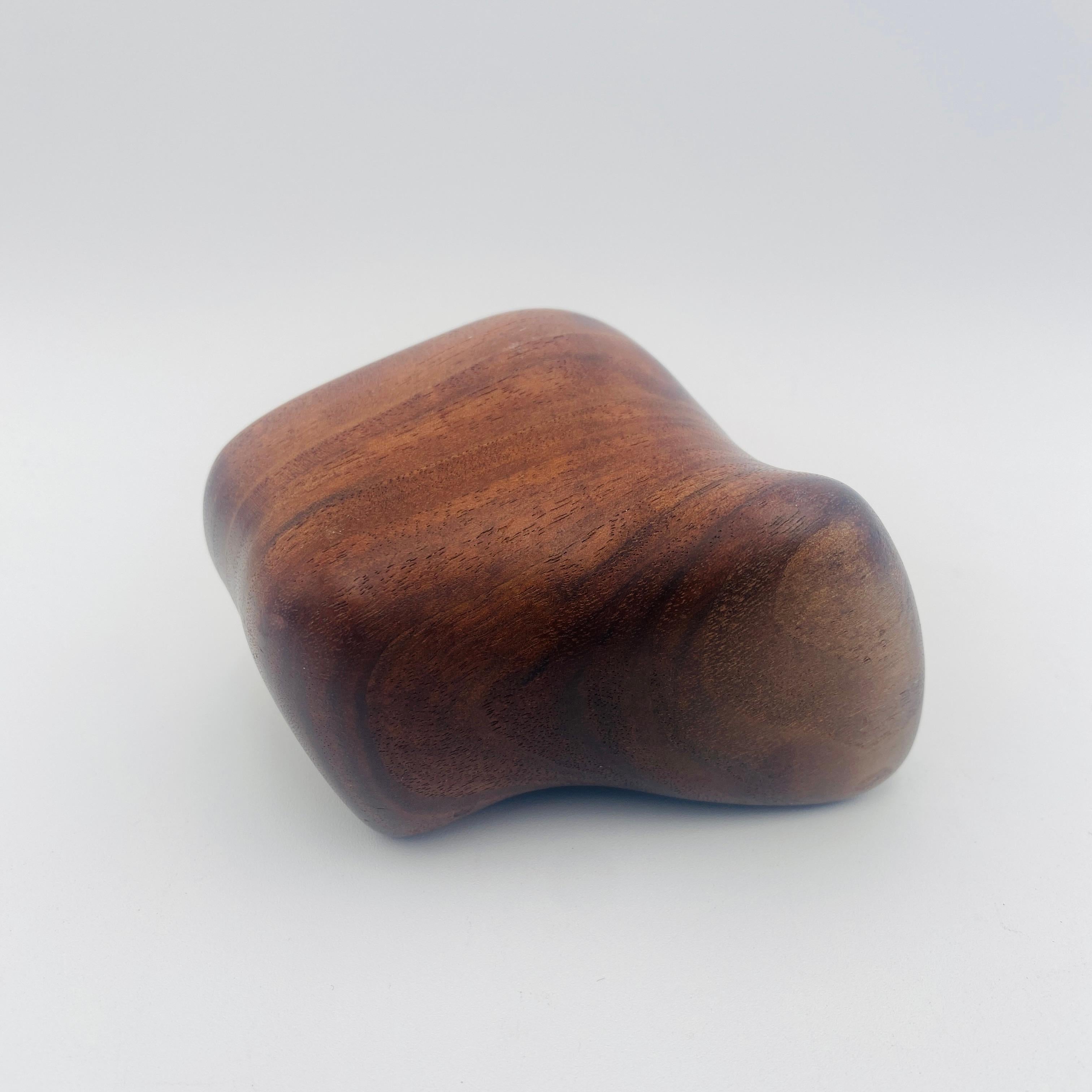 Sconosciuto Scultura astratta biomorfa in teak della metà del secolo scorso in vendita