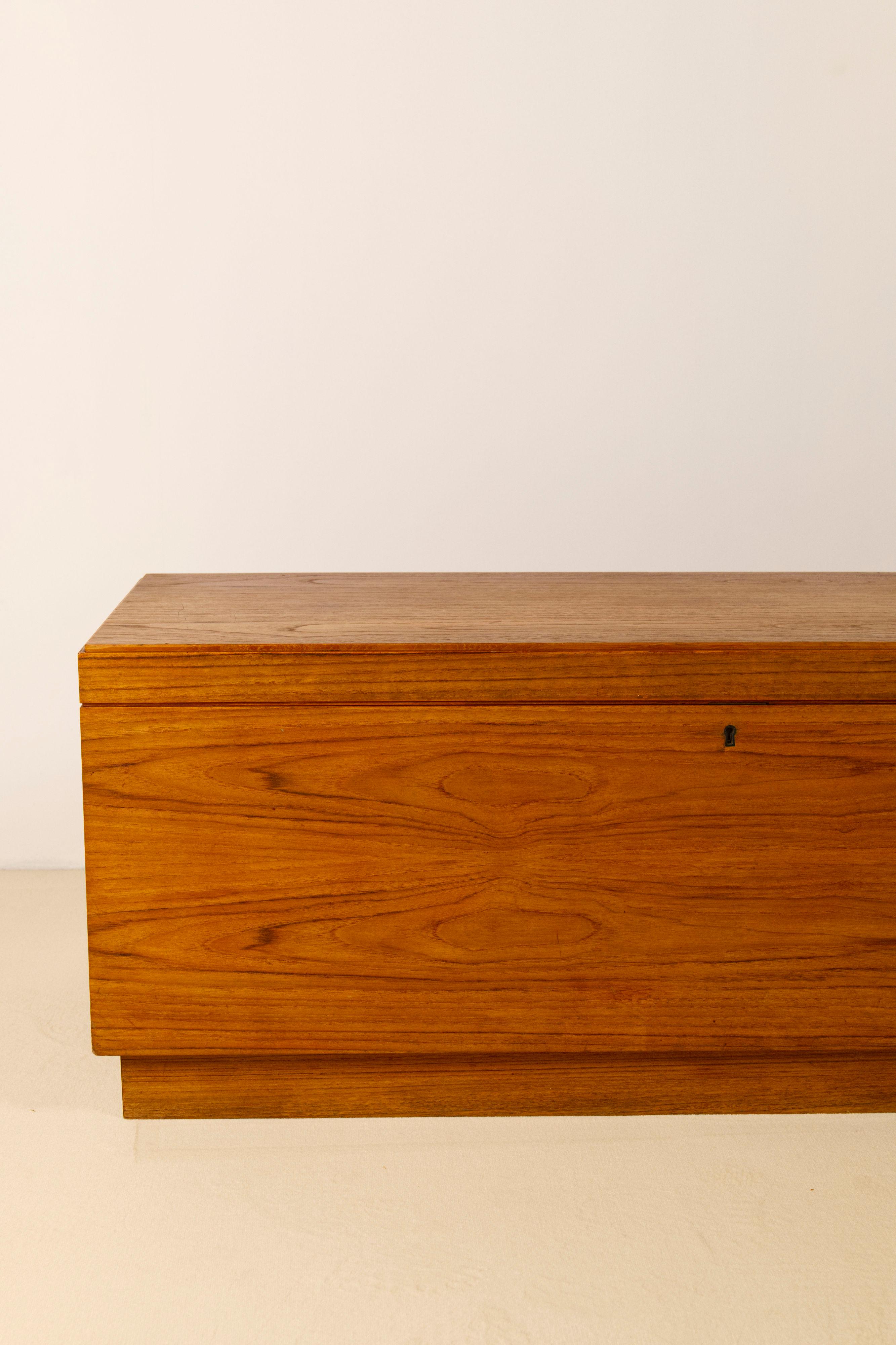 Coffre à couvertures en teck du milieu du siècle par Riis Antonsen, Danemark, années 1960 en vente 10