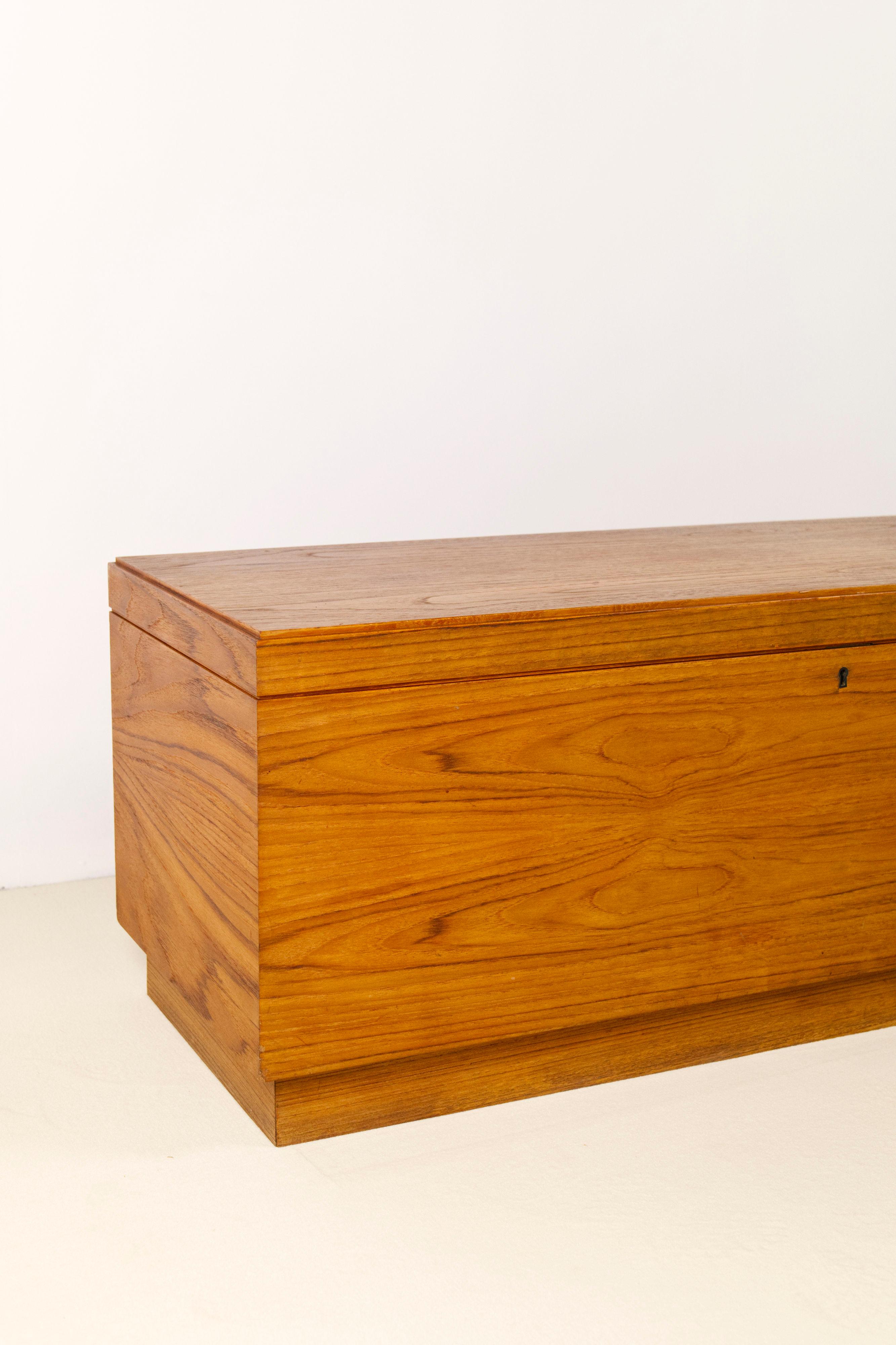 Danois Coffre à couvertures en teck du milieu du siècle par Riis Antonsen, Danemark, années 1960 en vente