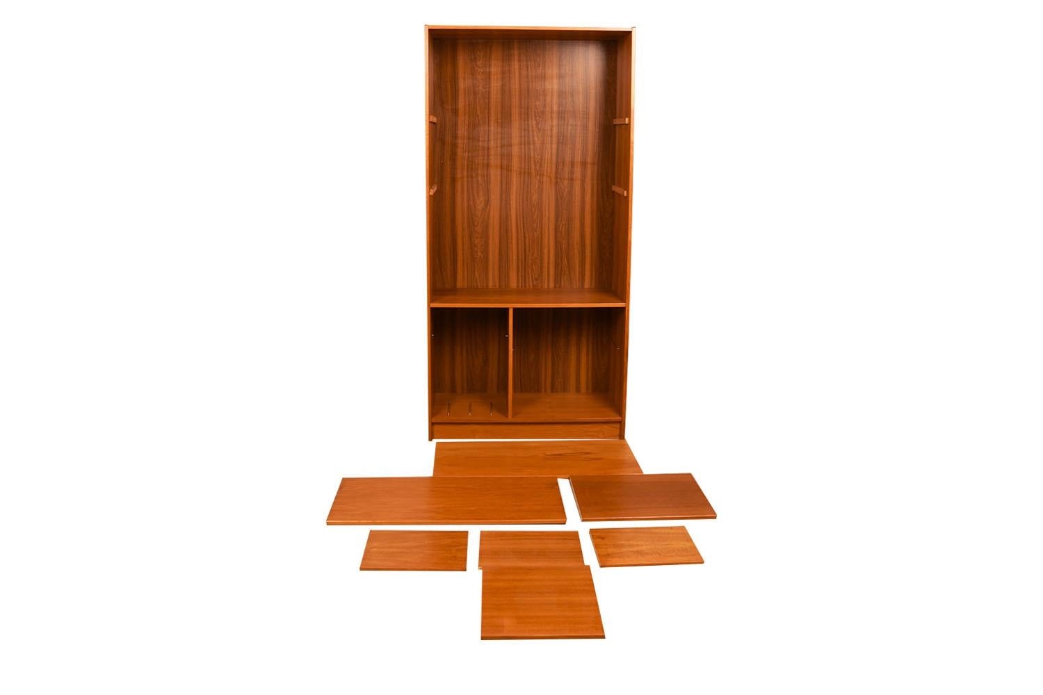 Mid-Century Teak Bücherregal (Ende des 20. Jahrhunderts) im Angebot