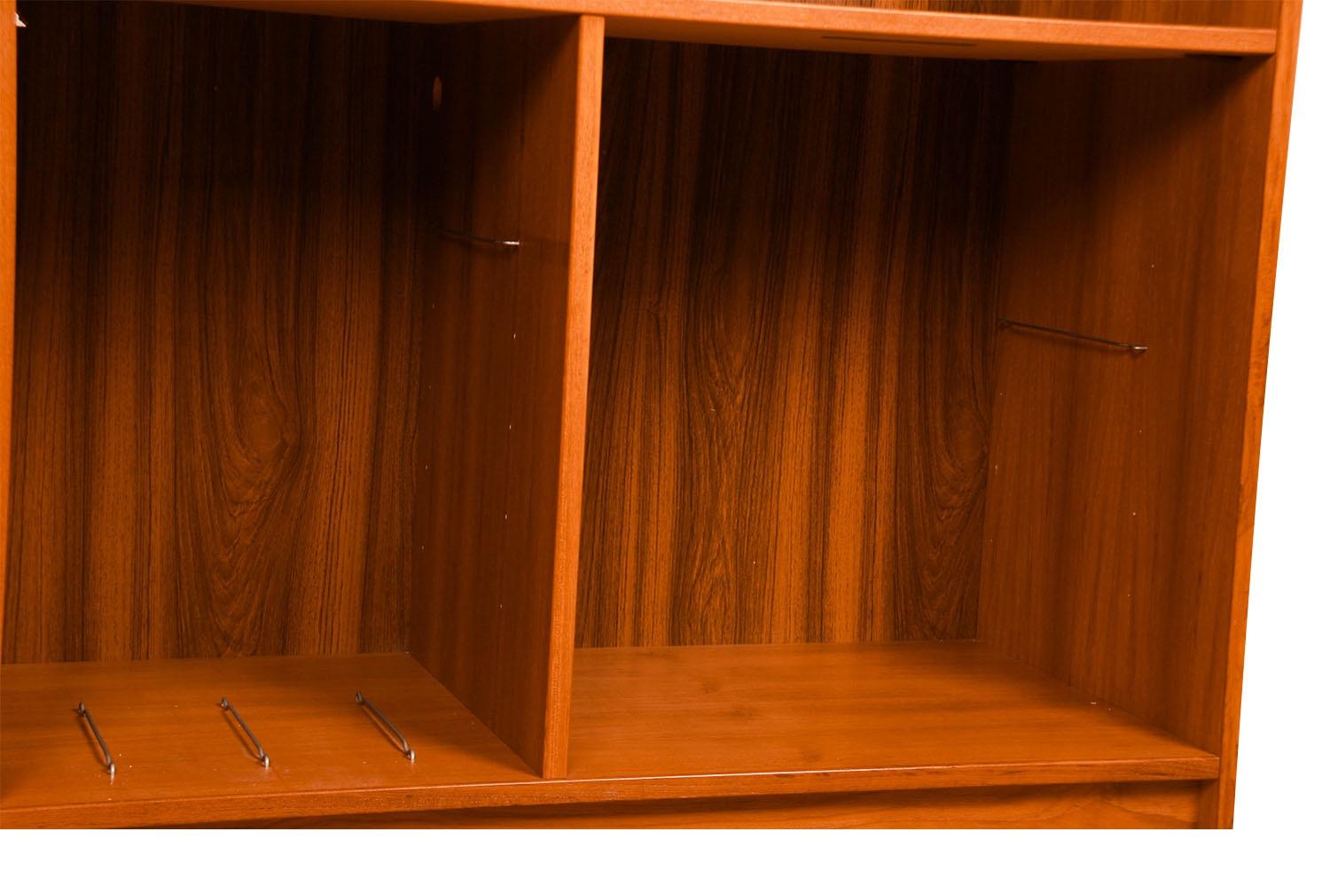 Mid-Century Teak Bücherregal im Angebot 1