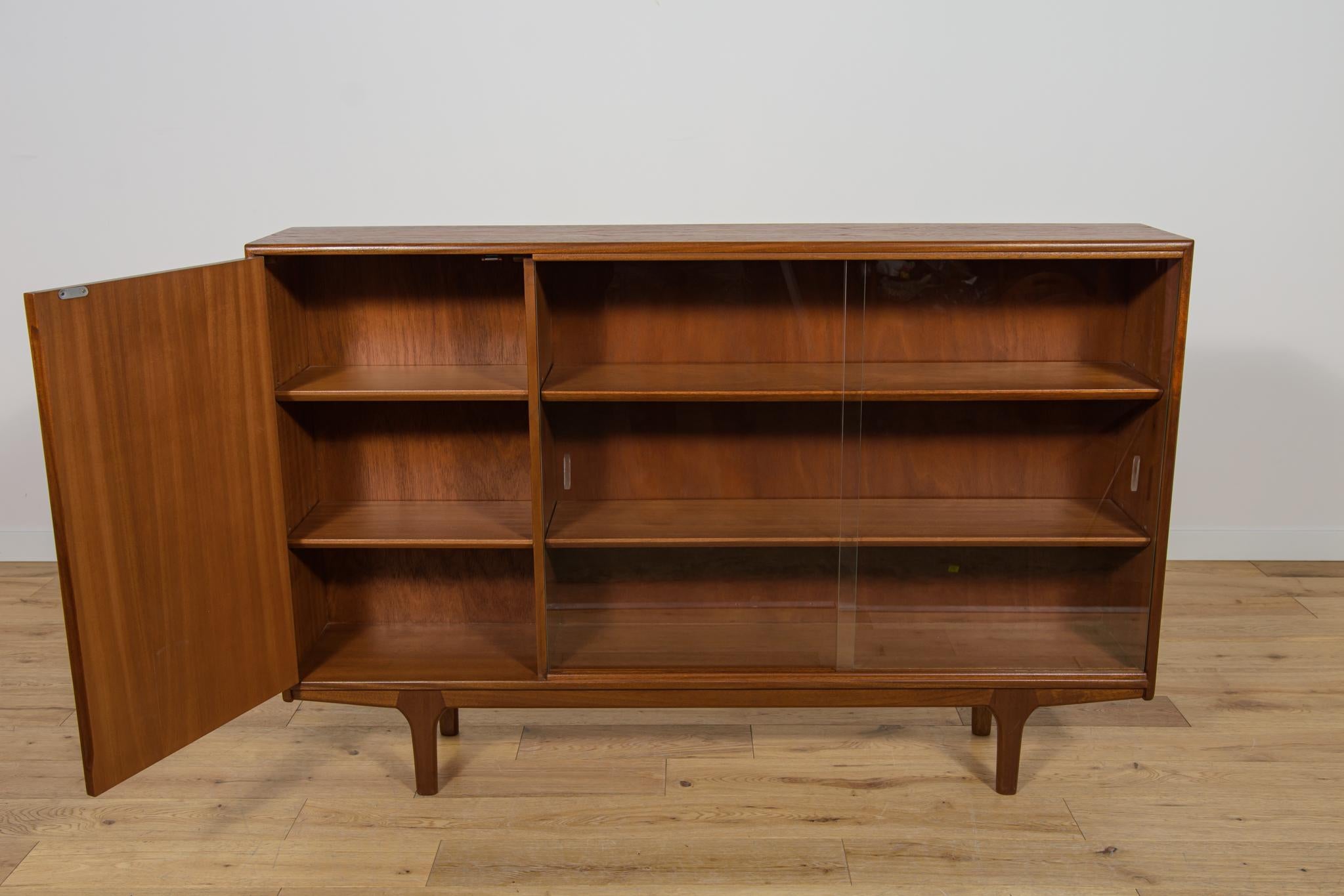 Mid-Century Teak Bookshelf from McIntosh, 1960s In Excellent Condition For Sale In GNIEZNO, 30